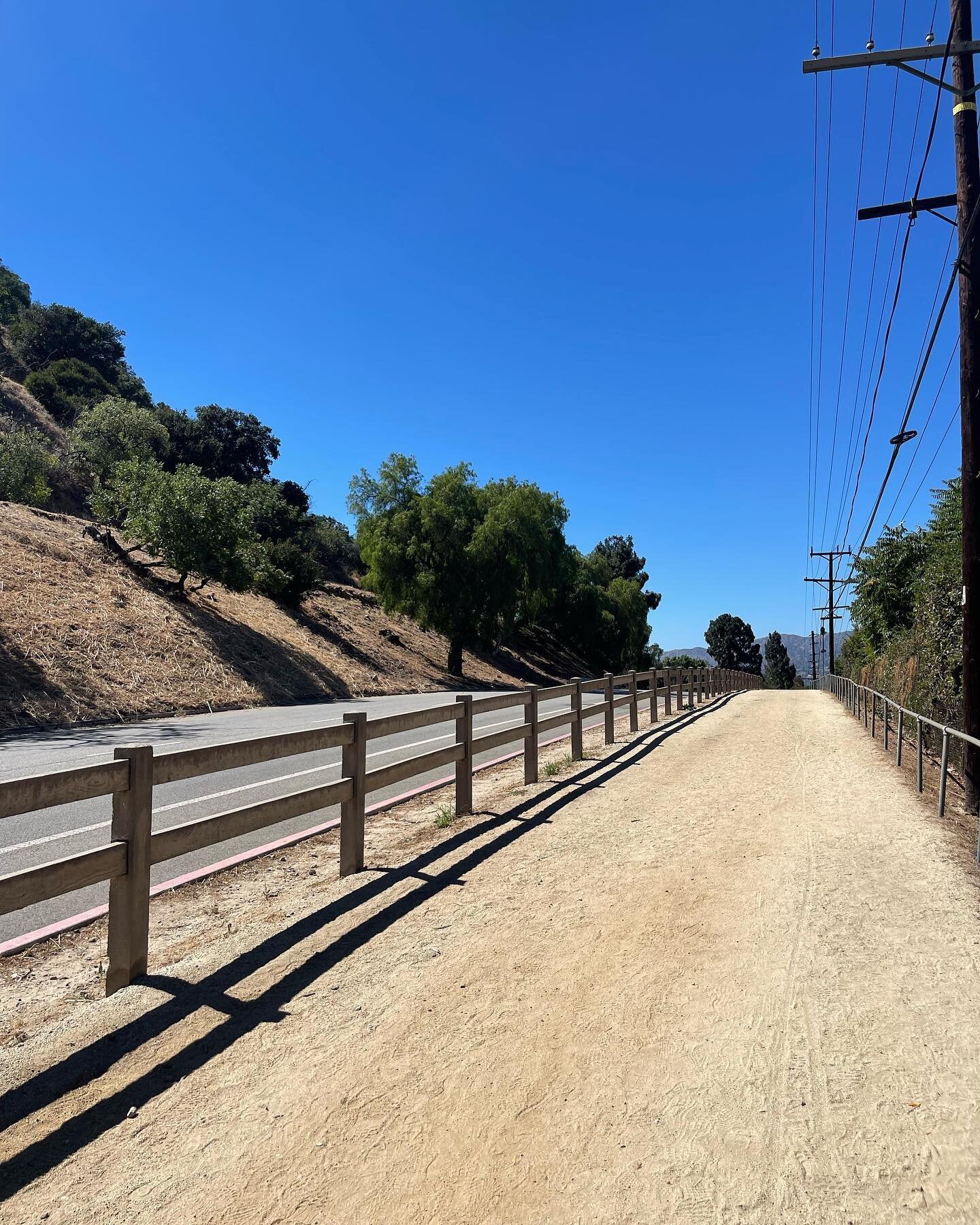 Pasito a pasito. Keep moving. 

Image description in alternate text #alttext 

#griffithobservatory #griffithpark #friendsofgriffithpark #walk #runwalk #steps #preworkout #ejercicio #camina #corre