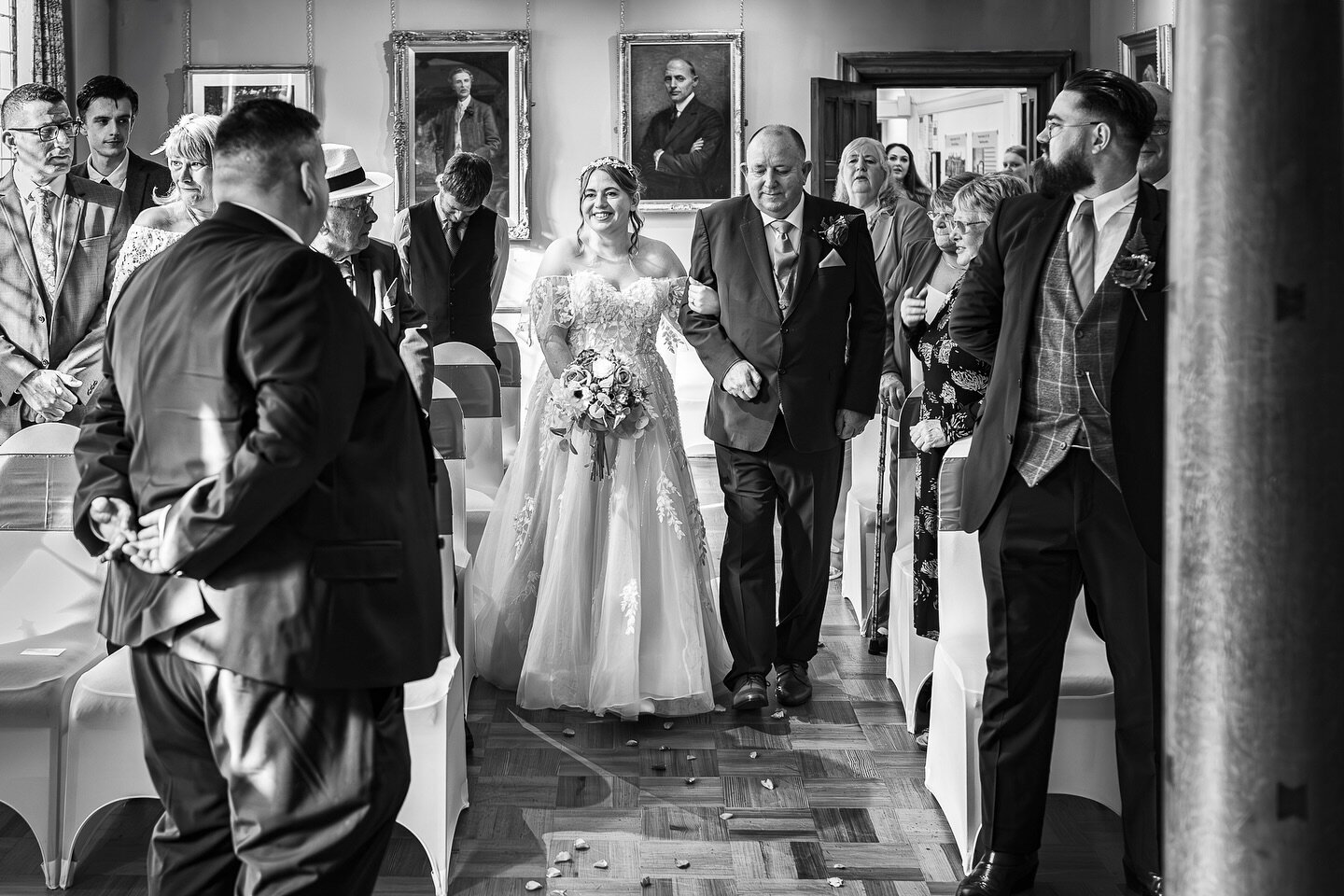 WEDDING TIP
WALKING DOWN THE AISLE 

How to have the best photos walking down the aisle:

1. SLOW DOWN AND ENJOY THE MOMENT: 
Take your time with each step, allowing yourself to soak in the emotions and atmosphere of this special occasion. A slower p