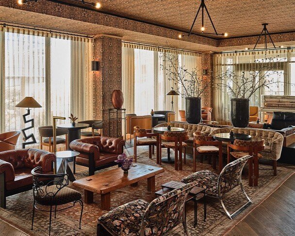 The dictionary defines opulent as luxurious or lavish, but I define it as the @kelleyedwardsdesign-designed Quill Room in @austinproperhotel. Golden patterned wallpaper, a blend of nostalgic and contemporary twists, and antique pieces you won't find 