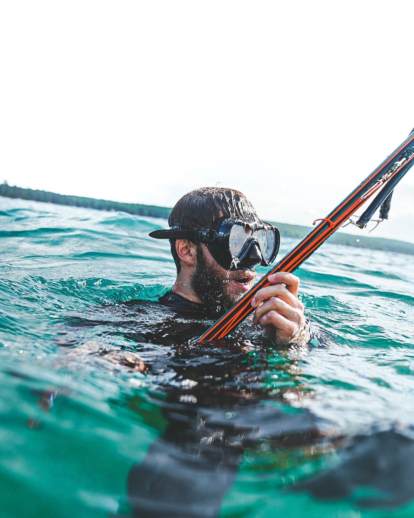 Either a arrow in hills or a spear in the depths. 

#spear #spearfishing #fishing #media #outdoors #hunting #hunt #diving #underwater