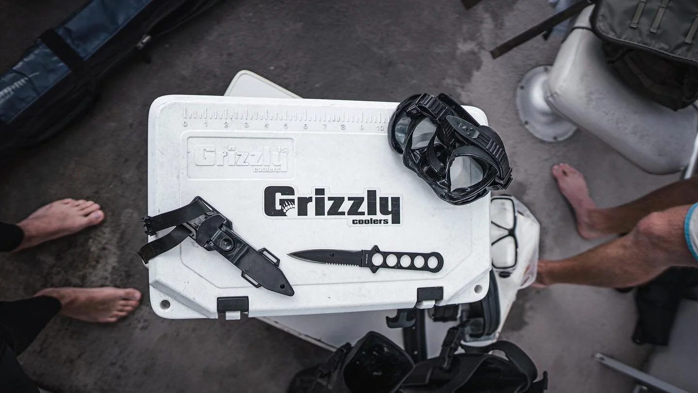 Time to hop in the cold northern water in search of some dinner. 

#diving #spearfishing #outdoors #media #photography #hunting #fishing #fish