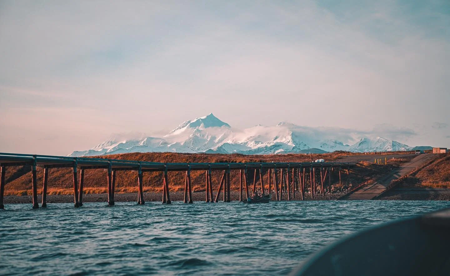 What would you rather have a view of, the ocean or the mountains? Well why not both in Alaska.

#bowhunting #waterfowlhunting #waterfowlphotography #waterfowl #birdhunting #geese #huntingbrand #huntingranch #hunting #huntingranch #huntingbrand #hunti