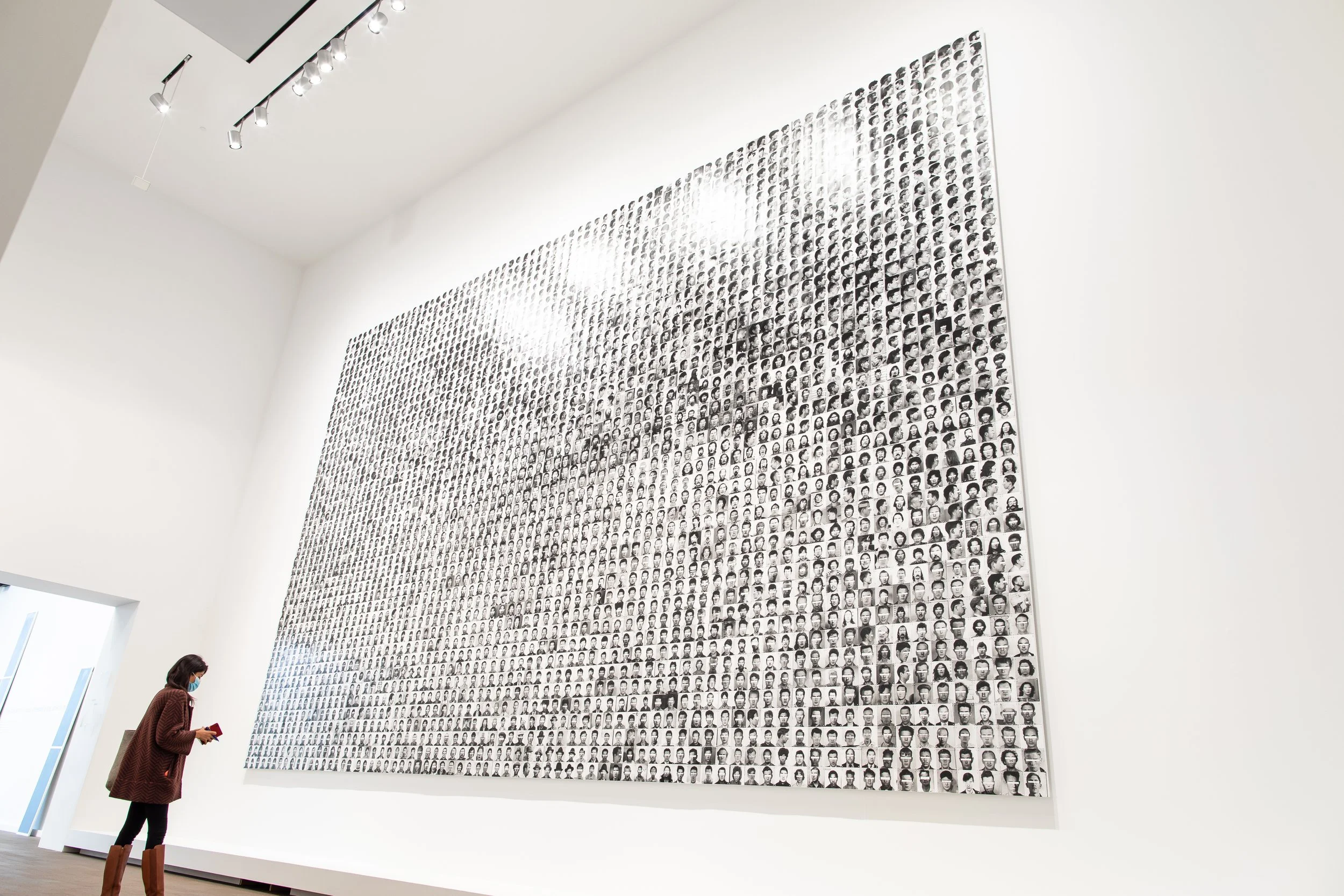 92_deYoung_UncannyValley2_Social_GarySexton_11_13_20.jpg