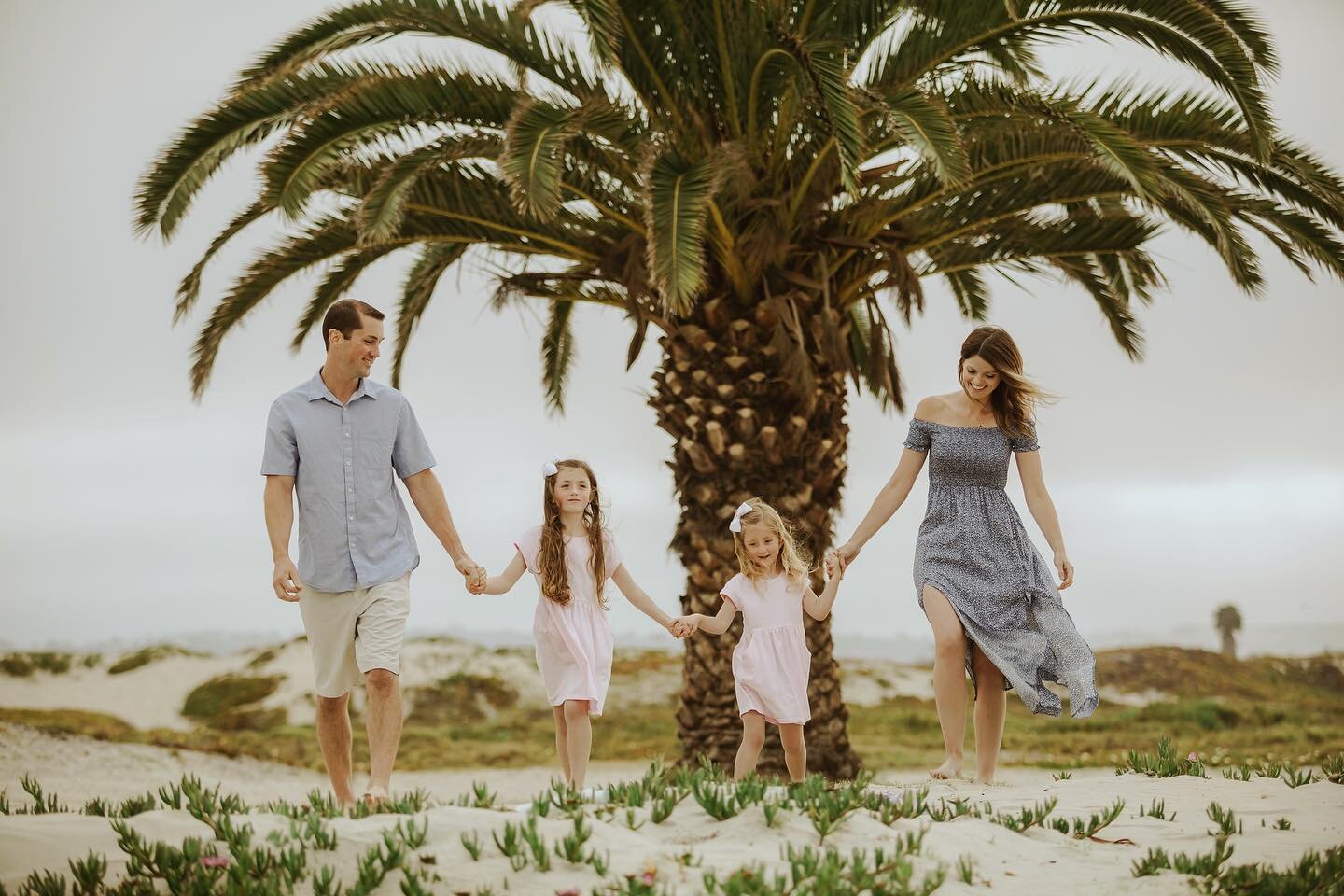 If this doesn&rsquo;t make you want to get beach family photos done when it&rsquo;s overcast, I don&rsquo;t know what will! 

May Grey and June Gloom is a thing in San Diego. You get to the beach expecting great sunsets and you&rsquo;re met with a th