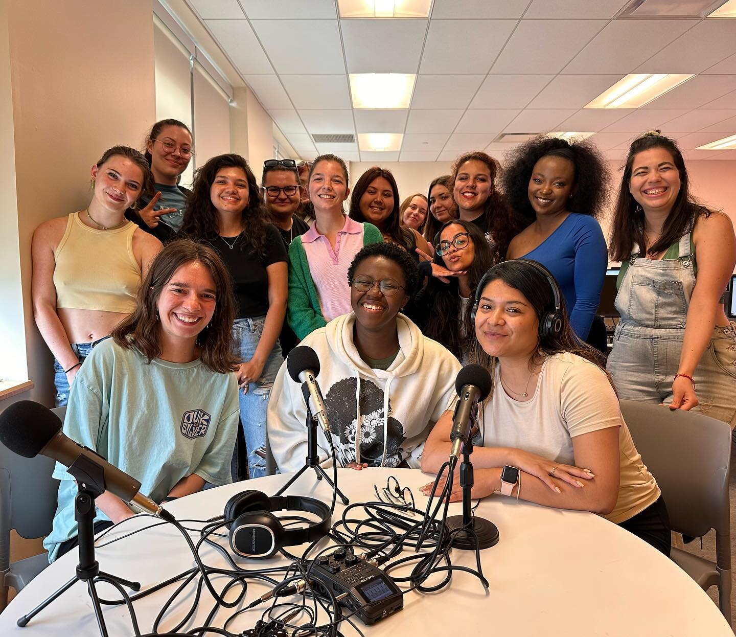 Today&rdquo;s class included sixteen amazing young women and emerging podcasters in the making from 9 different countries. 🎤🎤🎤🎤🎤🎤🎤🎤🎤🎤🎤🎤🎤🎤🎤🎤 #podcastinstructor #podcaster #iloveteaching #womanentrepreneur #podcastlife