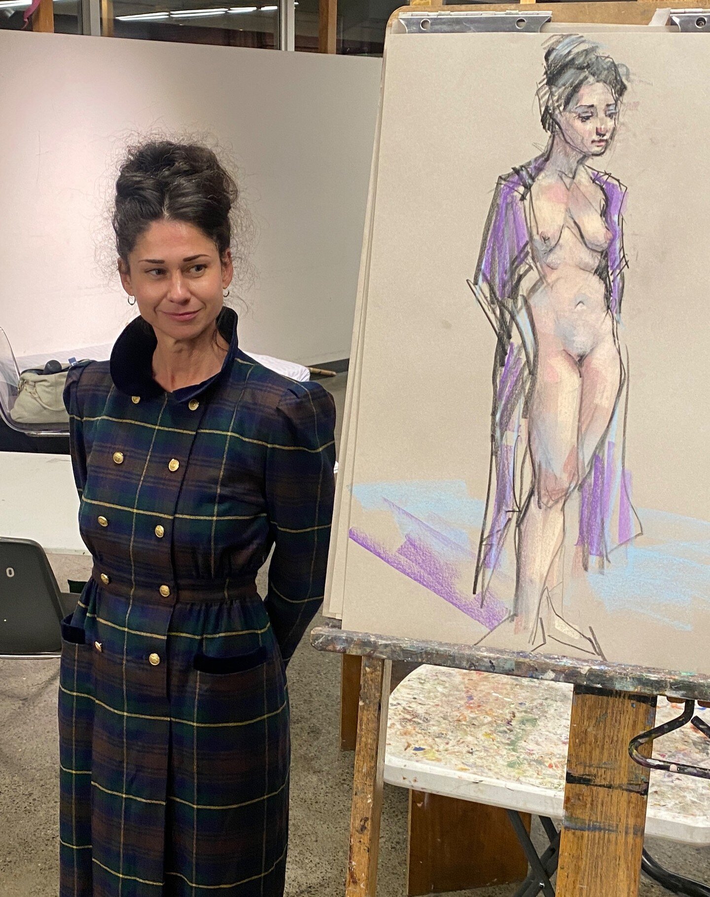 Leigh last night sporting accrutrements to go with her lively poses at PAAC. We had a great discussion of the advantages of life vs online drawing, but one of the coolest is the model walking amongst the drawings and talking with the artists during t