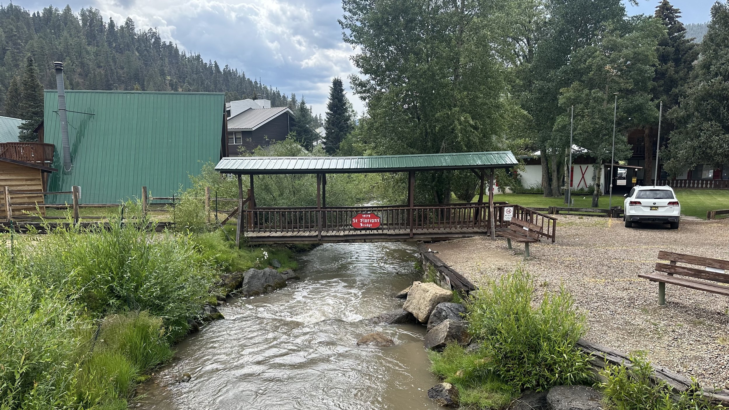 Red River is a nice quiet resort town in far northern New Mexico in the Sangre de Cristo Mountains that offers lodging, hiking, 4WD roads, fishing, slopes, and shops. It’s located on the Enchanted Circle Scenic Byway which is also home to Taos, Angel