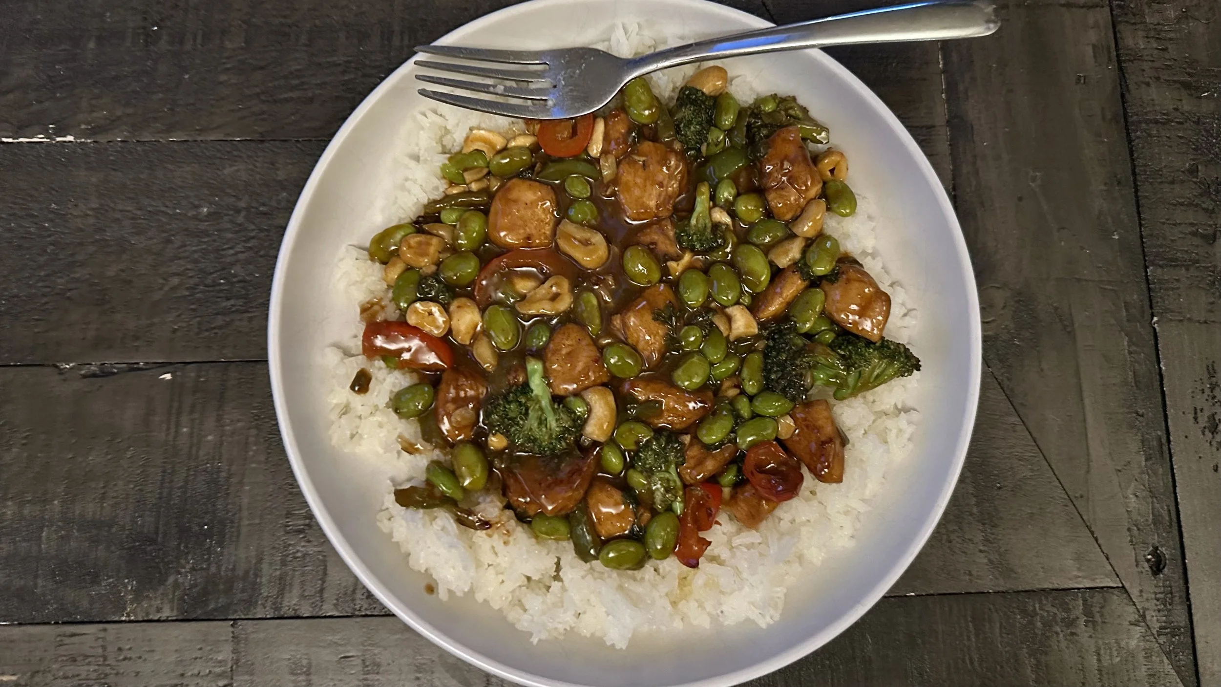This is an easy to make recipe that is more delicious and nutritious than your usual Chinese take-out. You can put it on Rice or Noodles, either way it’ll be delicious.This recipe is for 2 people so adjust accordingly.
Chicken Breast cut into bite