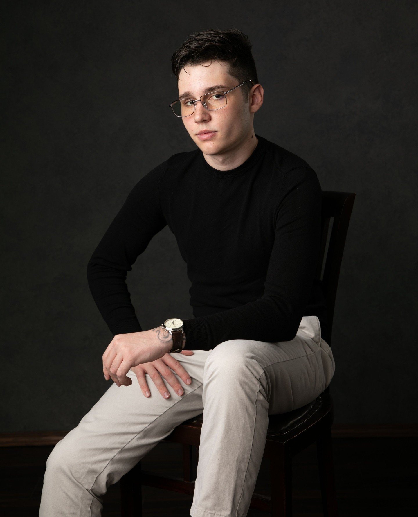 Let's capture the essence of your senior year with a portrait that reflects all your achievements