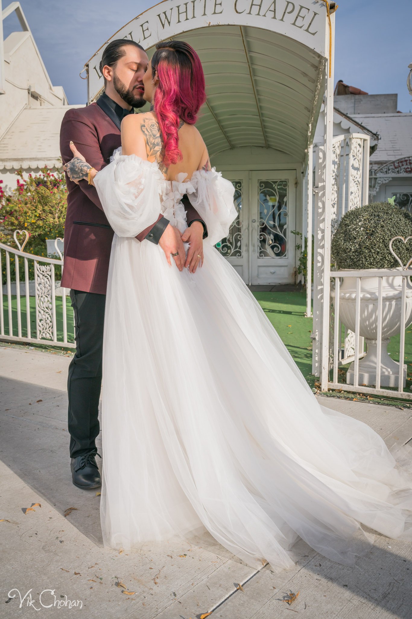 2021-12-22-Mackensie-Weds-David-Las-Vegas-Wedding-Photography-Vik-Chohan-Photography-Photo-Booth-Social-Media-VCP-090.jpg