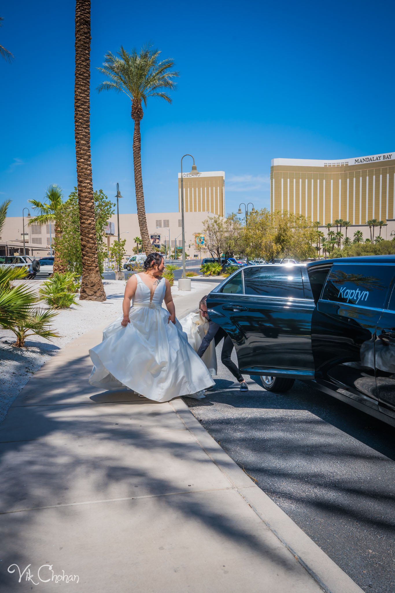 2022-04-20-Mimi-&-Aaron-Las-Vegas-Wedding-Vik-Chohan-Photography-Photo-Booth-Social-Media-VCP-008.jpg