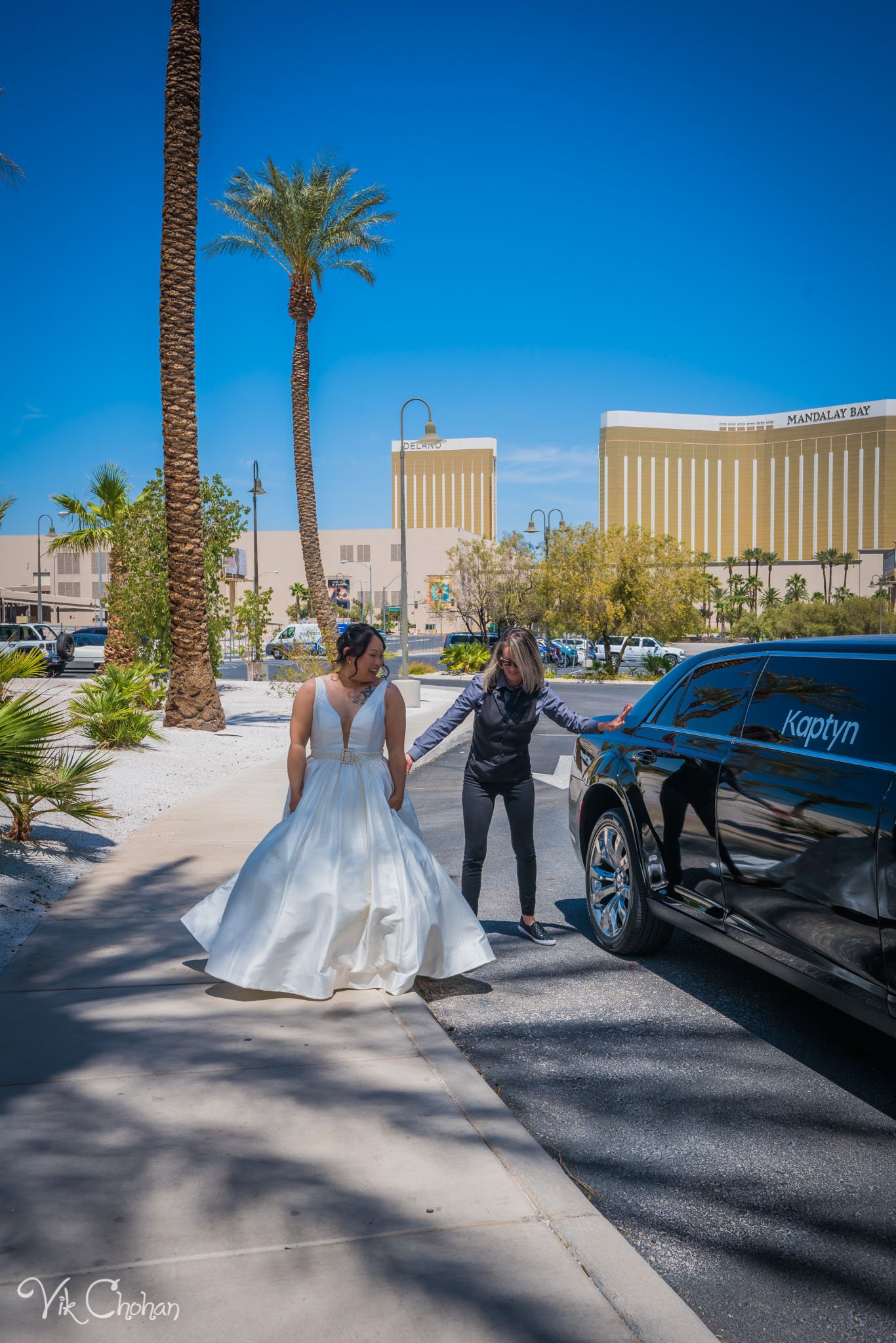 2022-04-20-Mimi-&-Aaron-Las-Vegas-Wedding-Vik-Chohan-Photography-Photo-Booth-Social-Media-VCP-009.jpg