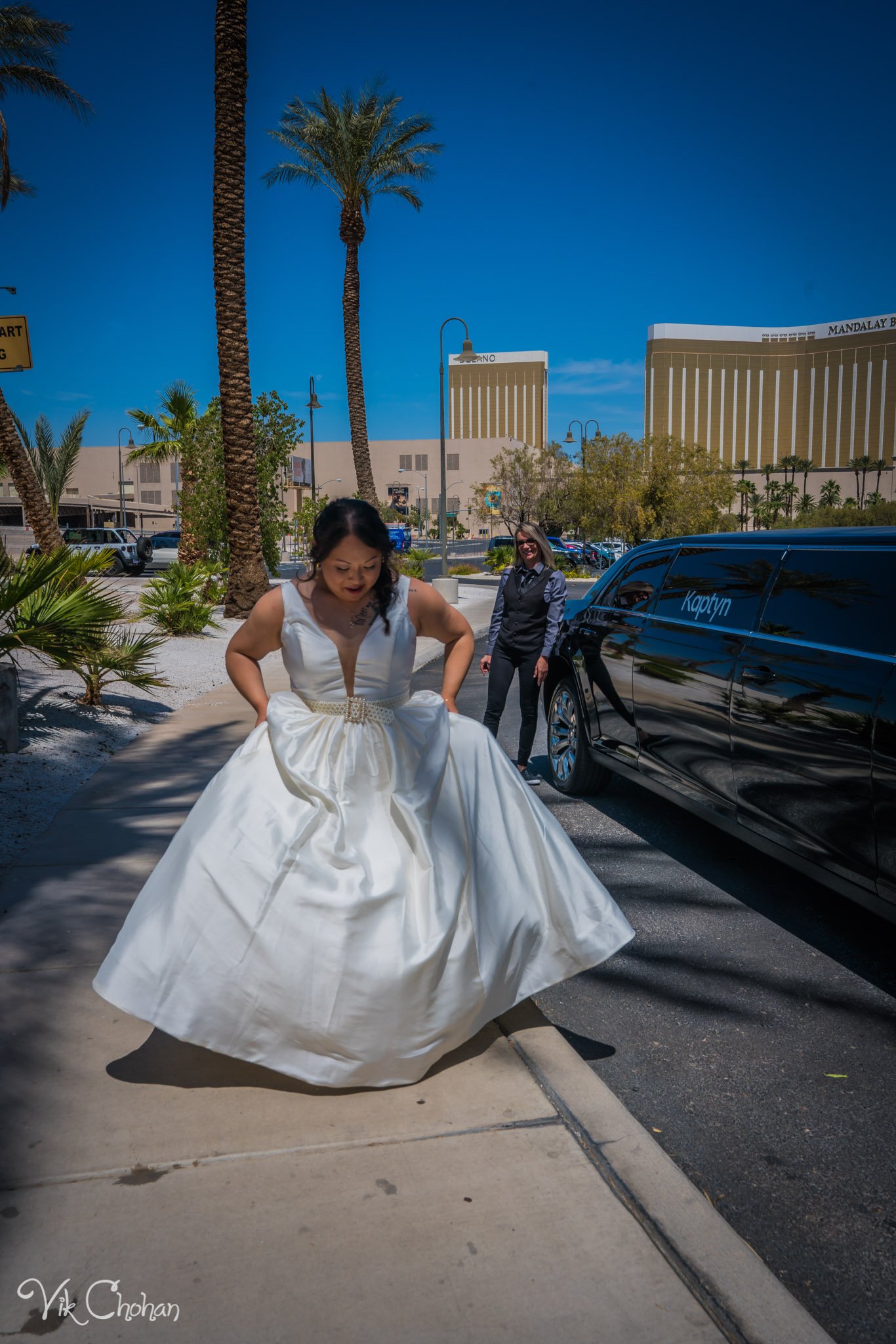 2022-04-20-Mimi-&-Aaron-Las-Vegas-Wedding-Vik-Chohan-Photography-Photo-Booth-Social-Media-VCP-012.jpg