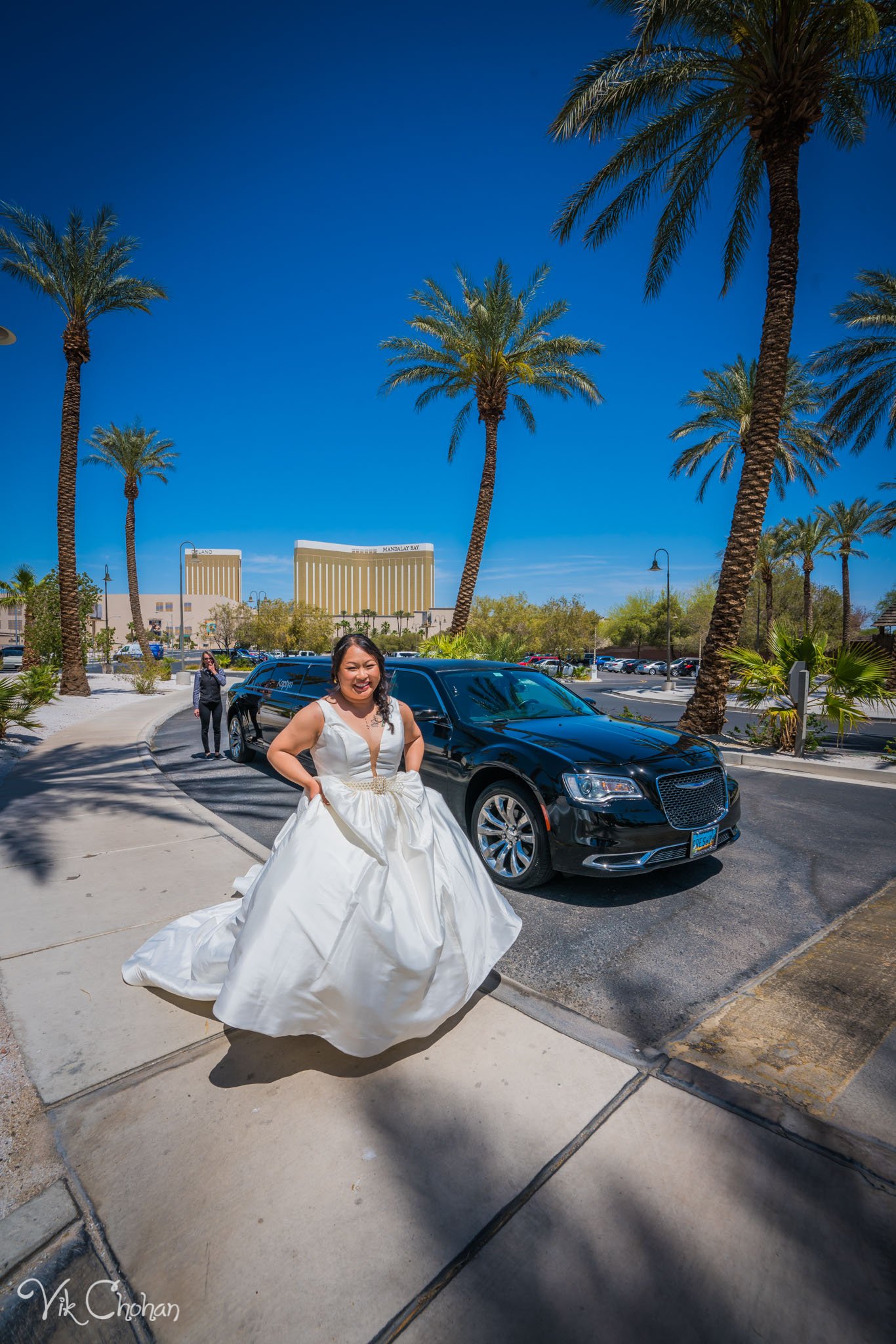 2022-04-20-Mimi-&-Aaron-Las-Vegas-Wedding-Vik-Chohan-Photography-Photo-Booth-Social-Media-VCP-014.jpg