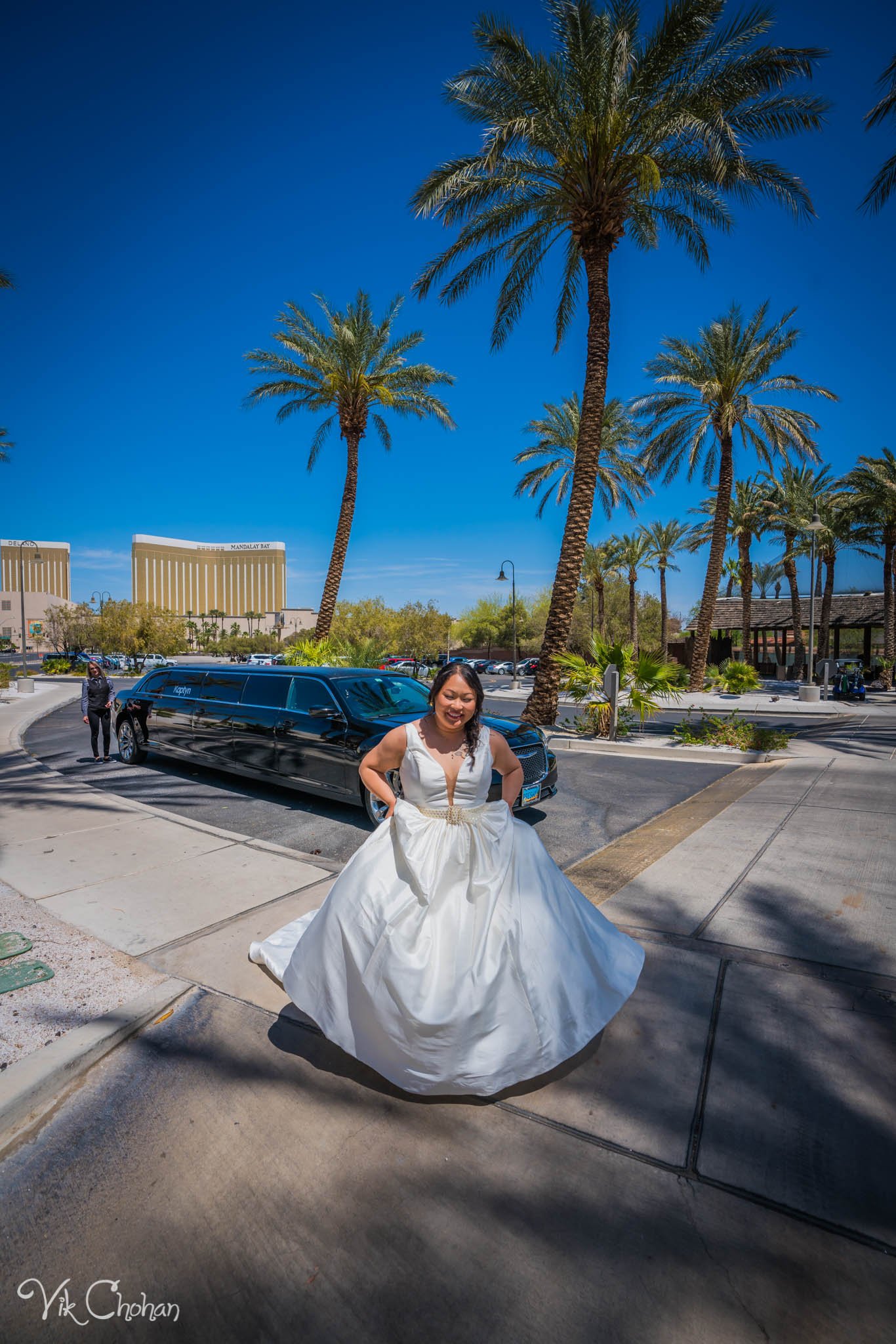 2022-04-20-Mimi-&-Aaron-Las-Vegas-Wedding-Vik-Chohan-Photography-Photo-Booth-Social-Media-VCP-015.jpg