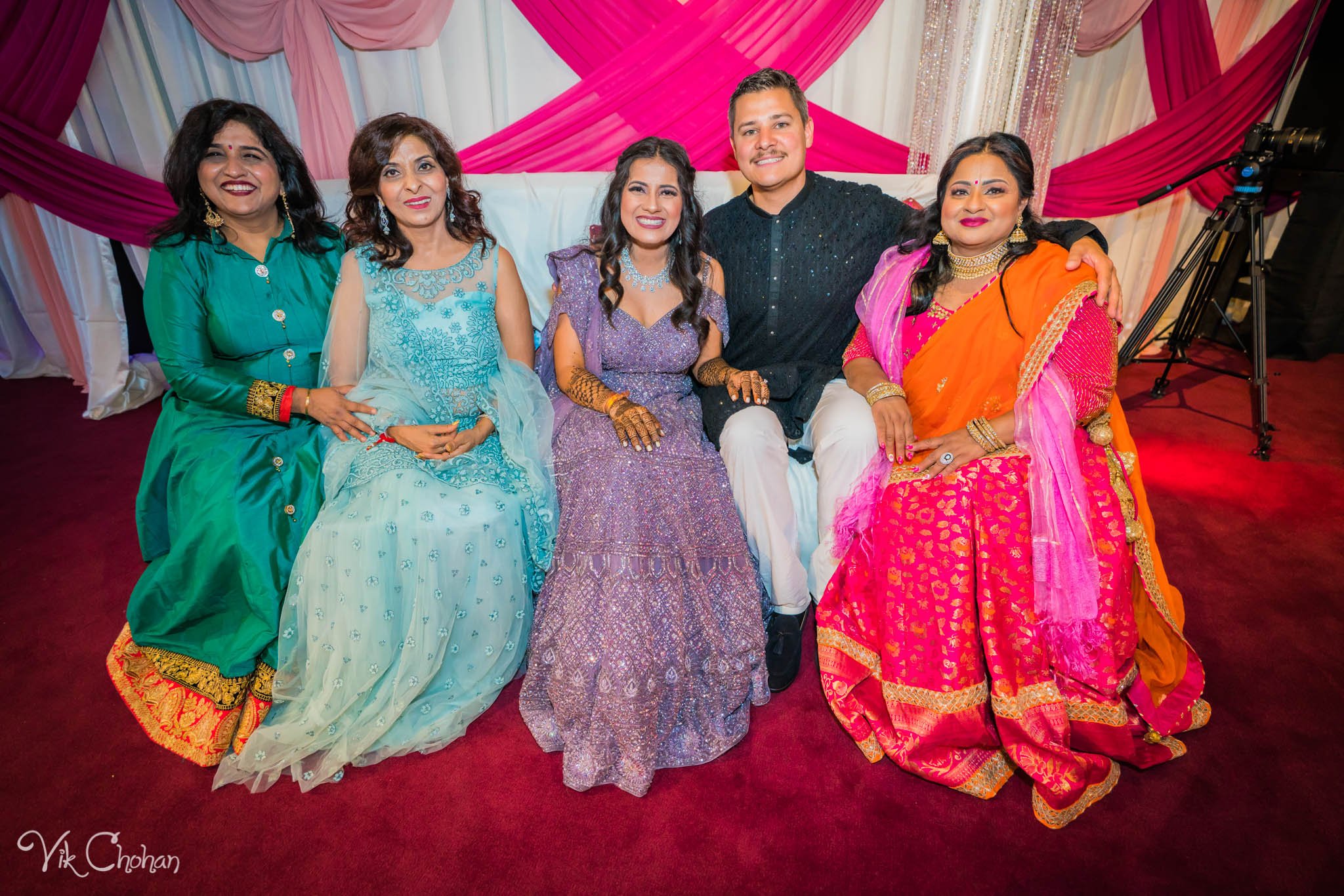 2022-06-07-Annie-&-Steven-Las-Vegas-Indian-Wedding-Sangeet-Night-Celebration-Photography-Vik-Chohan-Photography-Photo-Booth-Social-Media-VCP-039.jpg