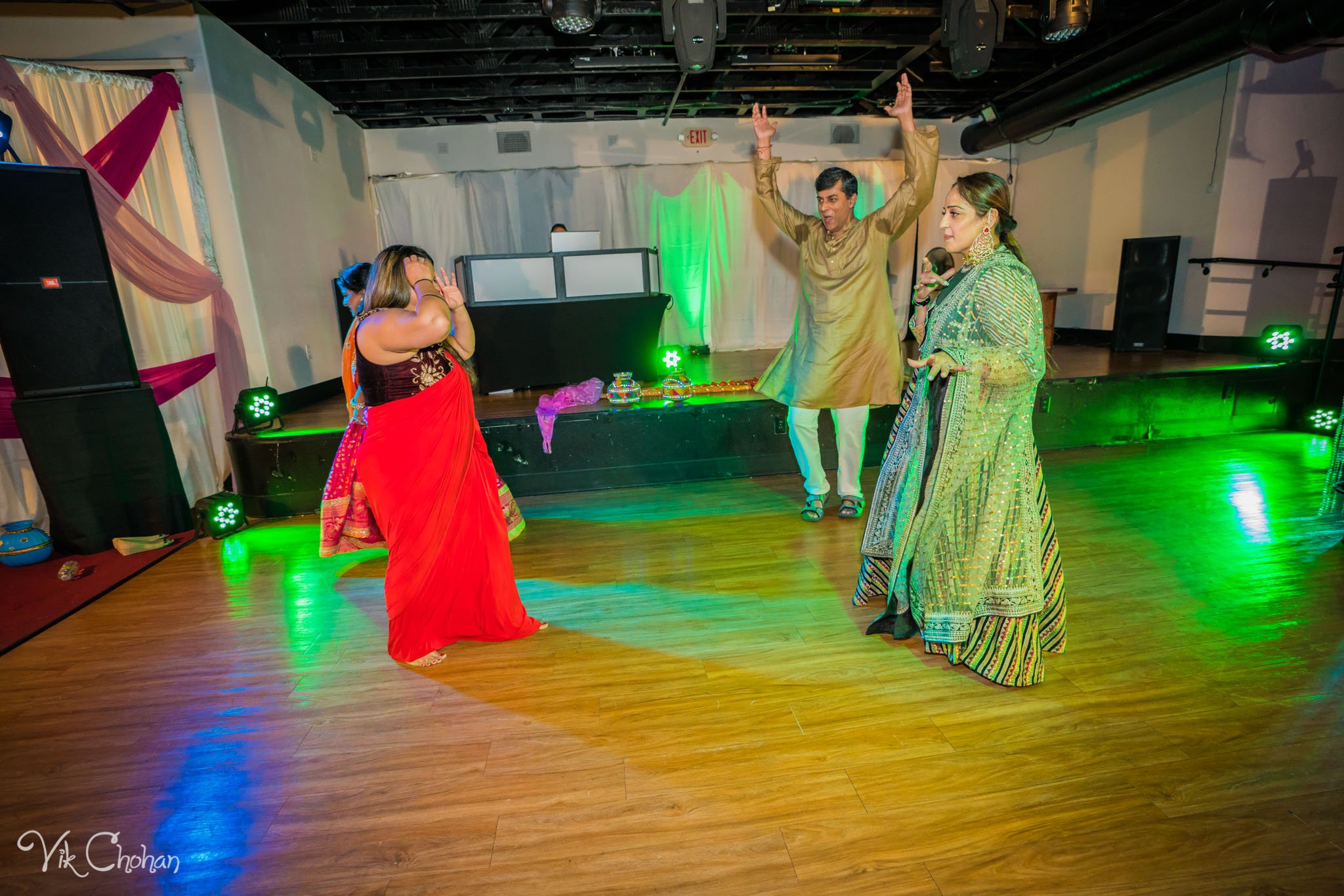 2022-06-07-Annie-&-Steven-Las-Vegas-Indian-Wedding-Sangeet-Night-Celebration-Photography-Vik-Chohan-Photography-Photo-Booth-Social-Media-VCP-129.jpg
