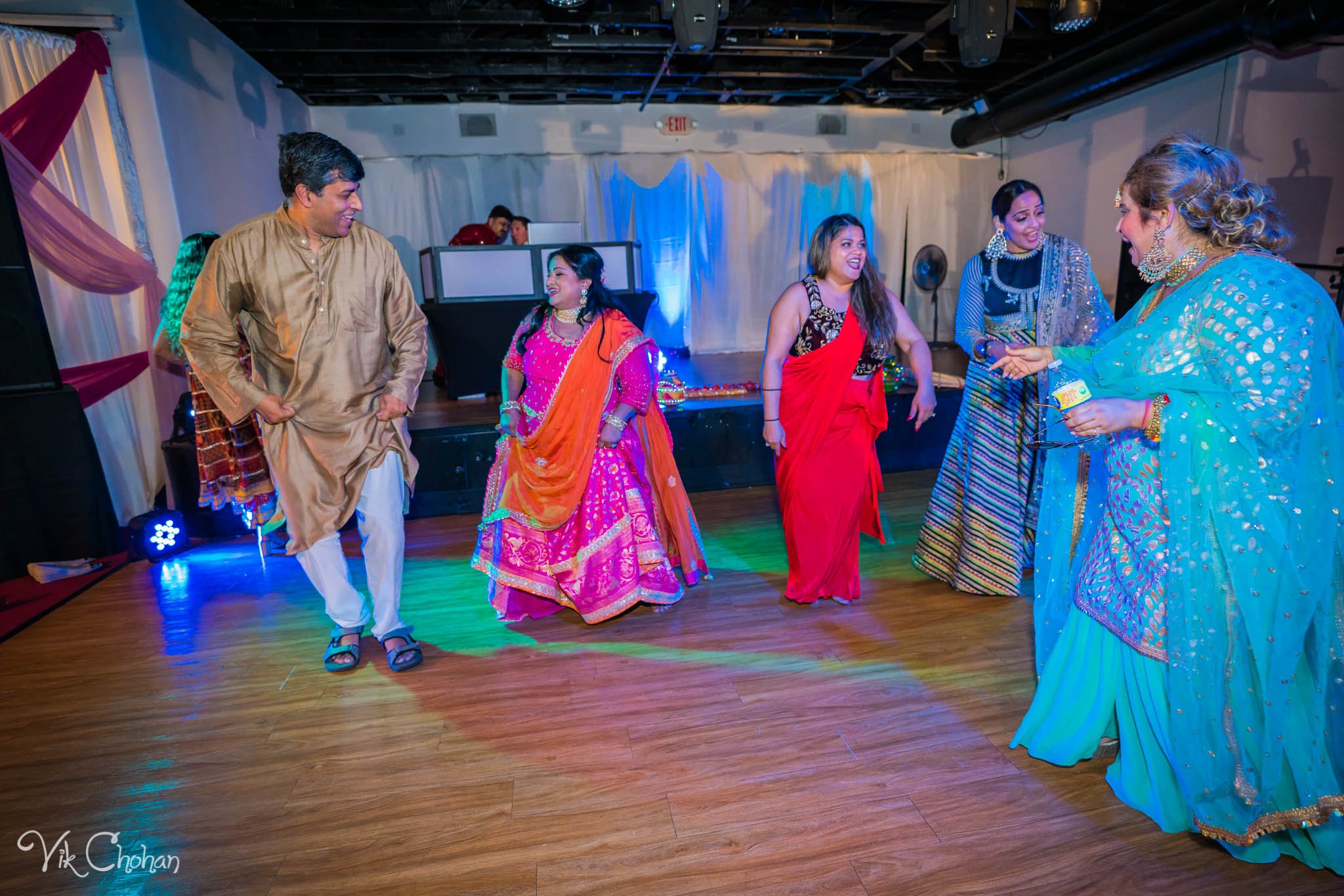2022-06-07-Annie-&-Steven-Las-Vegas-Indian-Wedding-Sangeet-Night-Celebration-Photography-Vik-Chohan-Photography-Photo-Booth-Social-Media-VCP-131.jpg
