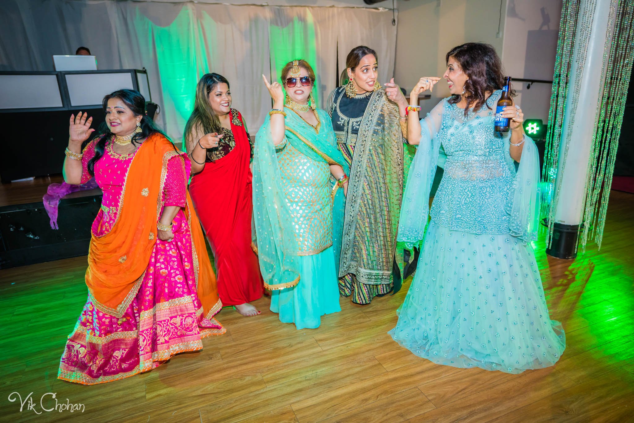 2022-06-07-Annie-&-Steven-Las-Vegas-Indian-Wedding-Sangeet-Night-Celebration-Photography-Vik-Chohan-Photography-Photo-Booth-Social-Media-VCP-132.jpg