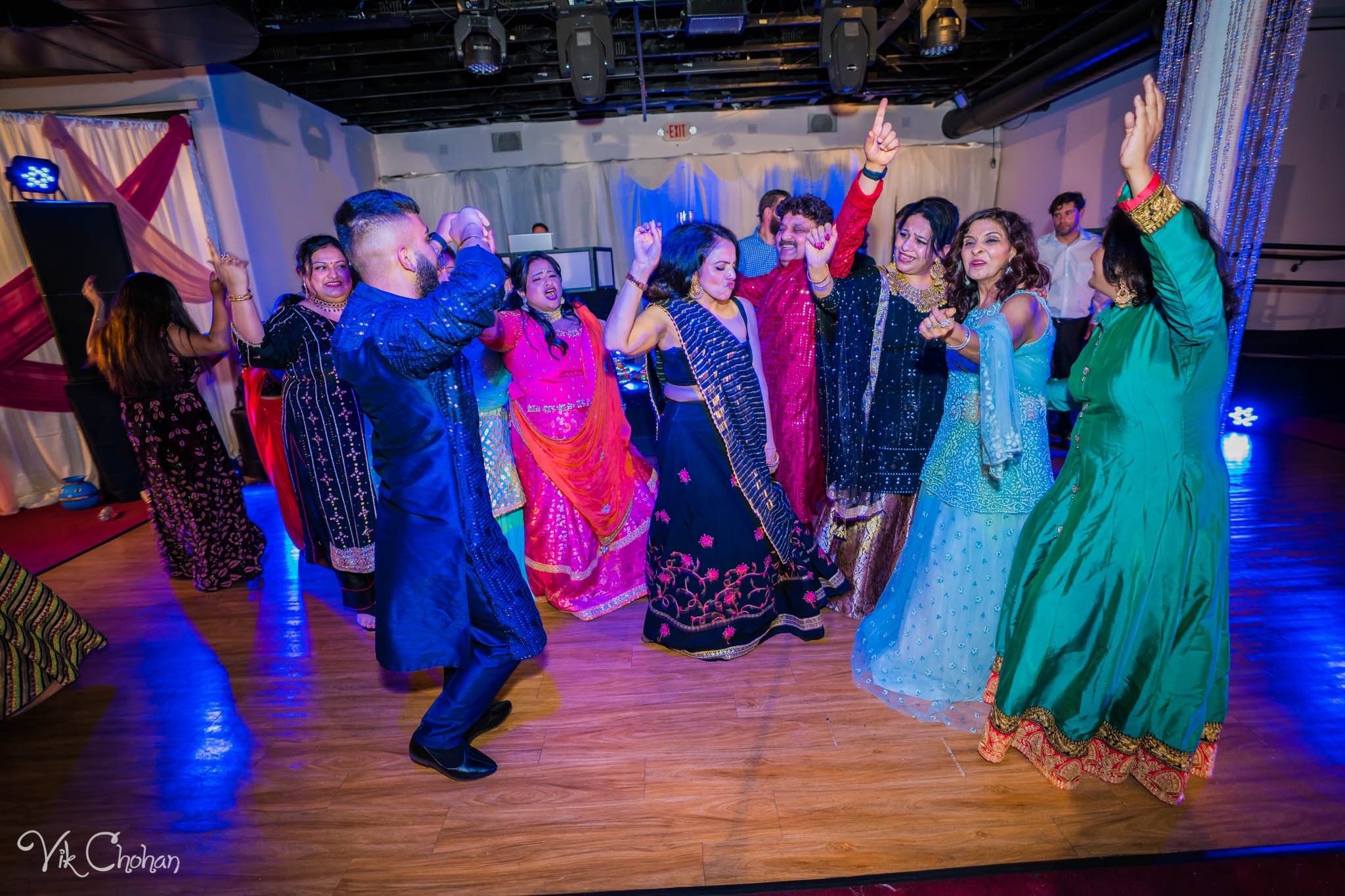2022-06-07-Annie-&-Steven-Las-Vegas-Indian-Wedding-Sangeet-Night-Celebration-Photography-Vik-Chohan-Photography-Photo-Booth-Social-Media-VCP-177.jpg