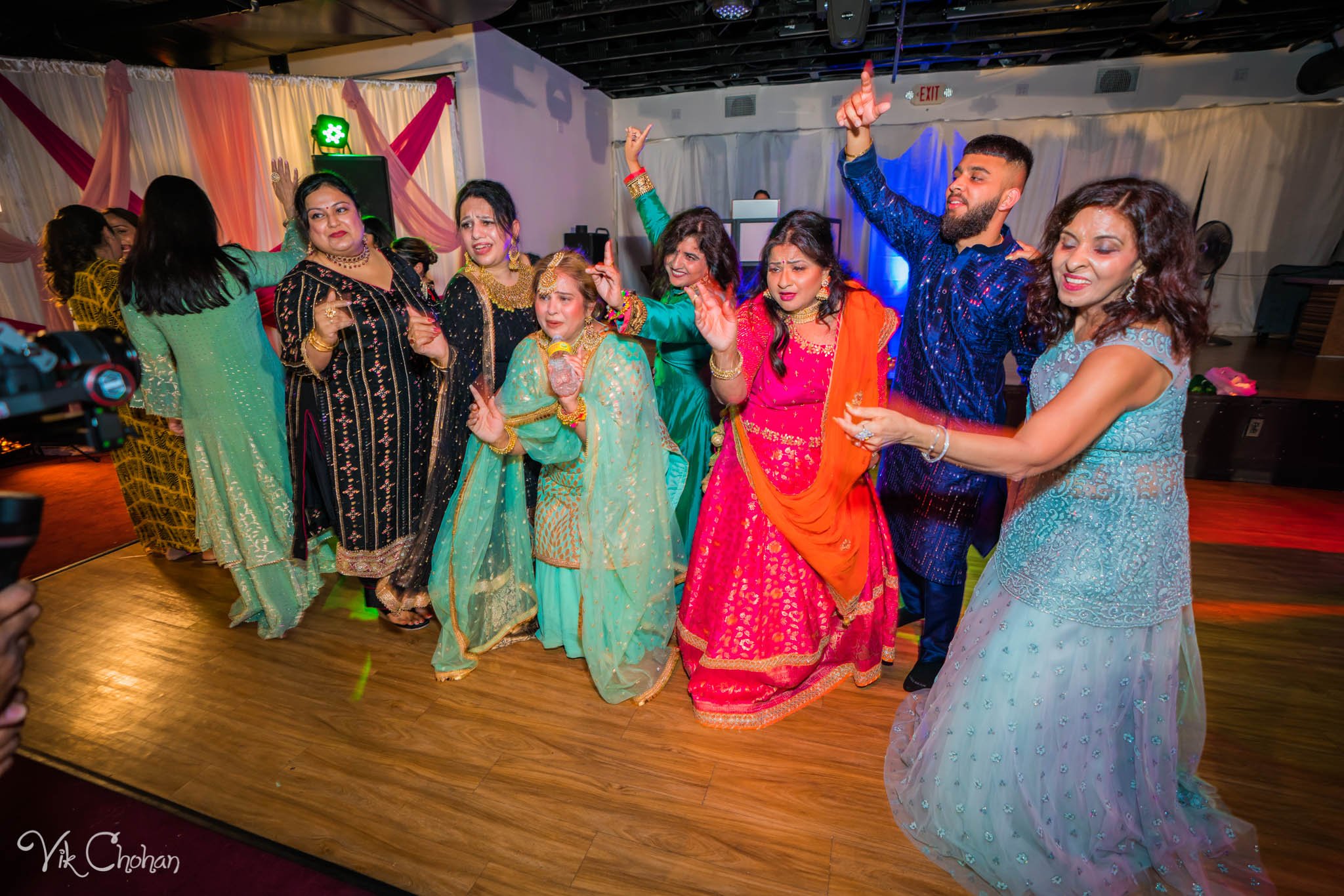 2022-06-07-Annie-&-Steven-Las-Vegas-Indian-Wedding-Sangeet-Night-Celebration-Photography-Vik-Chohan-Photography-Photo-Booth-Social-Media-VCP-181.jpg