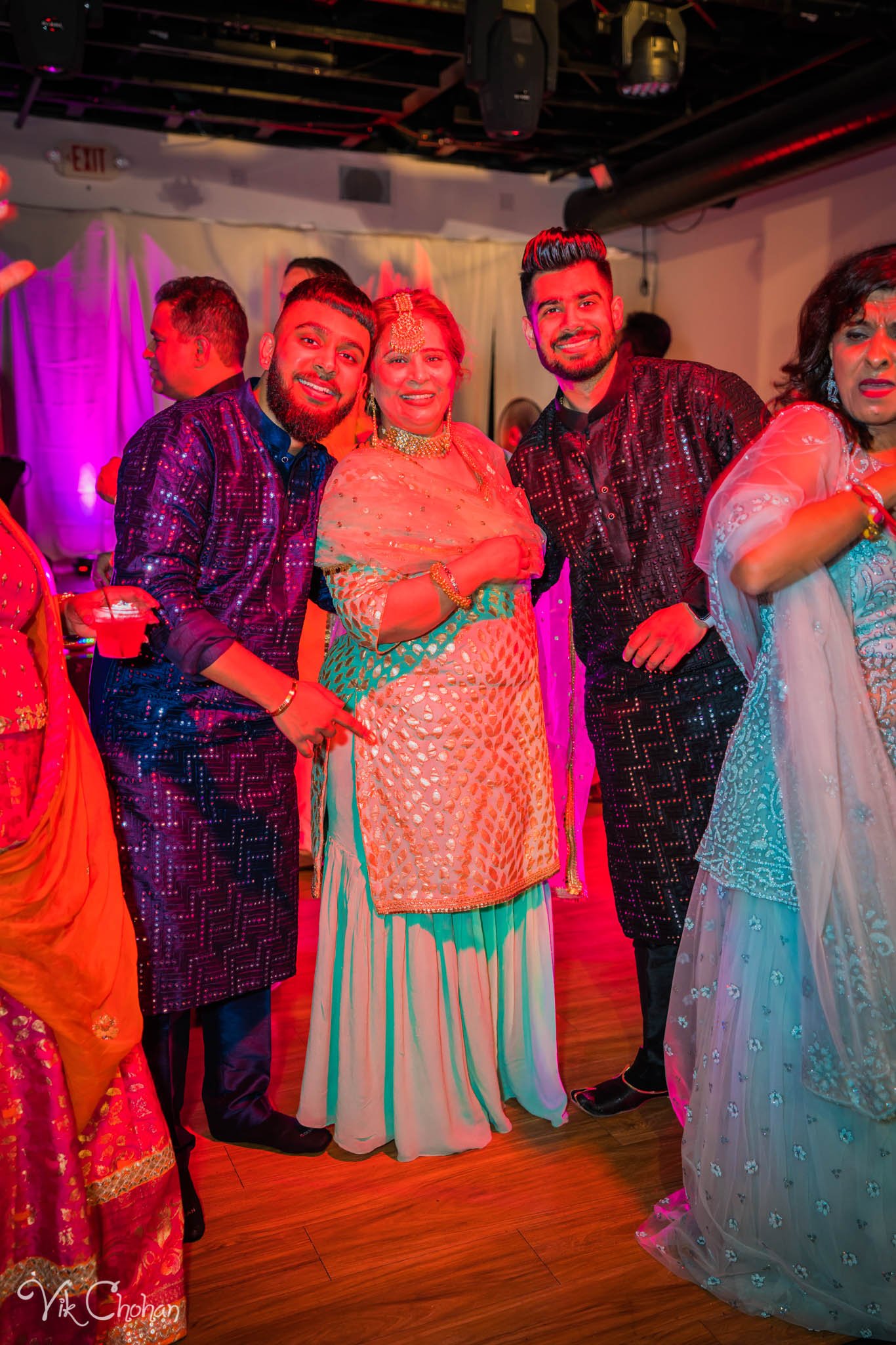 2022-06-07-Annie-&-Steven-Las-Vegas-Indian-Wedding-Sangeet-Night-Celebration-Photography-Vik-Chohan-Photography-Photo-Booth-Social-Media-VCP-188.jpg