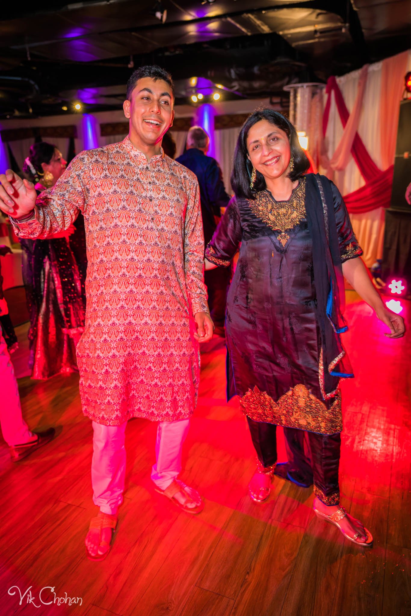 2022-06-07-Annie-&-Steven-Las-Vegas-Indian-Wedding-Sangeet-Night-Celebration-Photography-Vik-Chohan-Photography-Photo-Booth-Social-Media-VCP-190.jpg