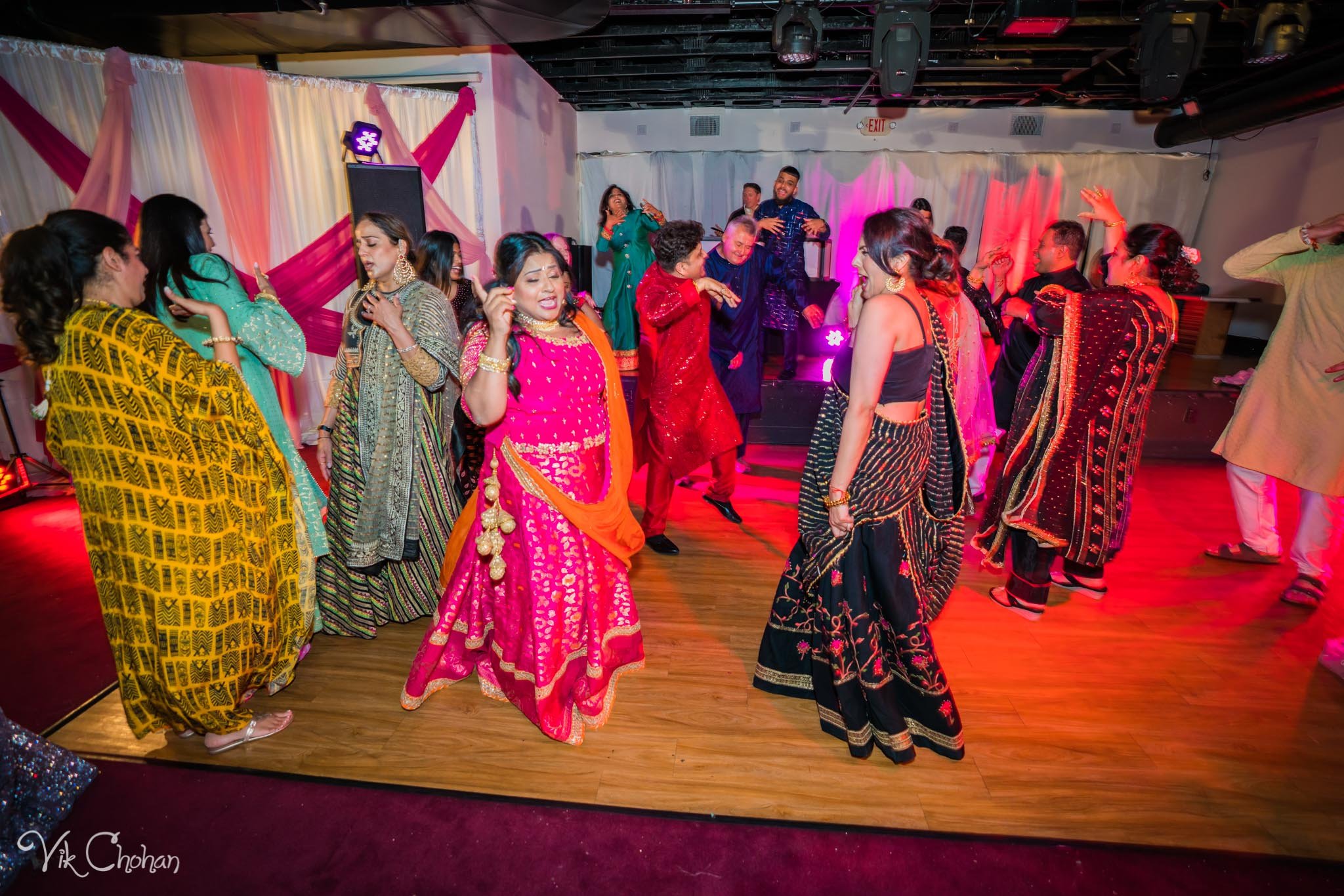 2022-06-07-Annie-&-Steven-Las-Vegas-Indian-Wedding-Sangeet-Night-Celebration-Photography-Vik-Chohan-Photography-Photo-Booth-Social-Media-VCP-192.jpg