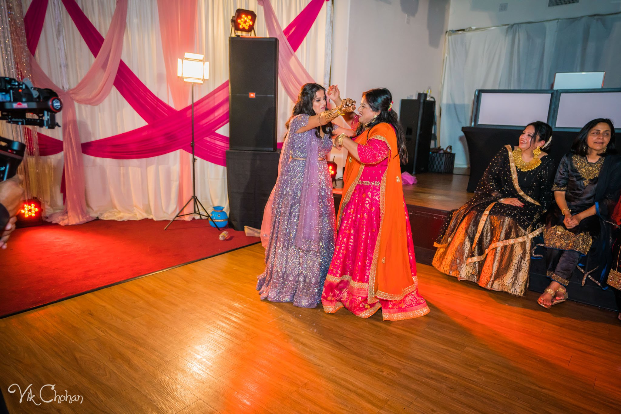 2022-06-07-Annie-&-Steven-Las-Vegas-Indian-Wedding-Sangeet-Night-Celebration-Photography-Vik-Chohan-Photography-Photo-Booth-Social-Media-VCP-212.jpg