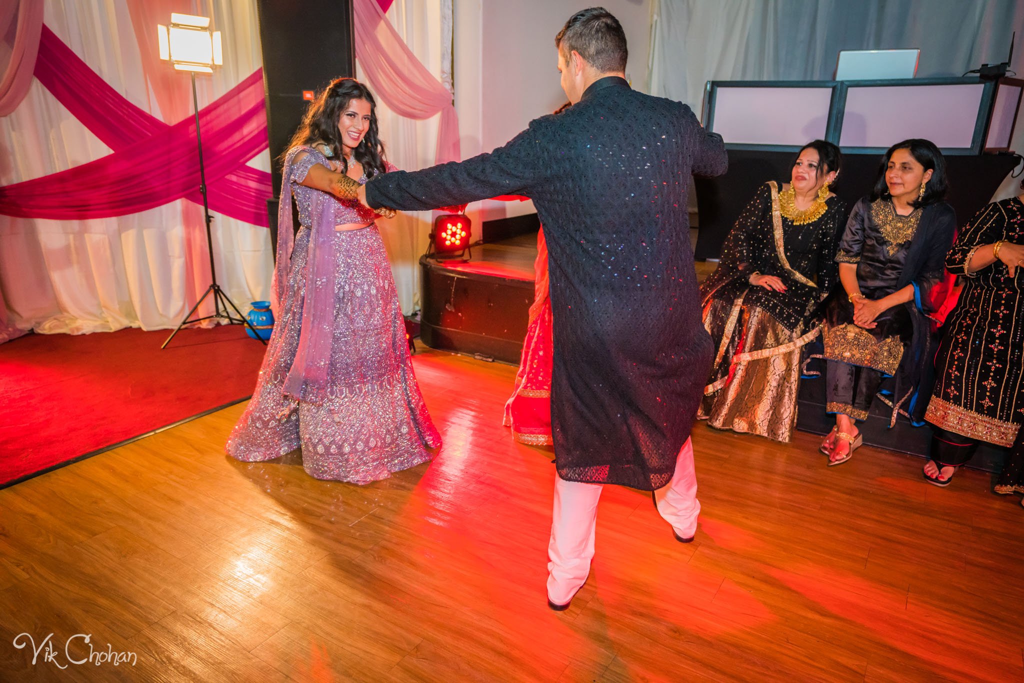 2022-06-07-Annie-&-Steven-Las-Vegas-Indian-Wedding-Sangeet-Night-Celebration-Photography-Vik-Chohan-Photography-Photo-Booth-Social-Media-VCP-214.jpg