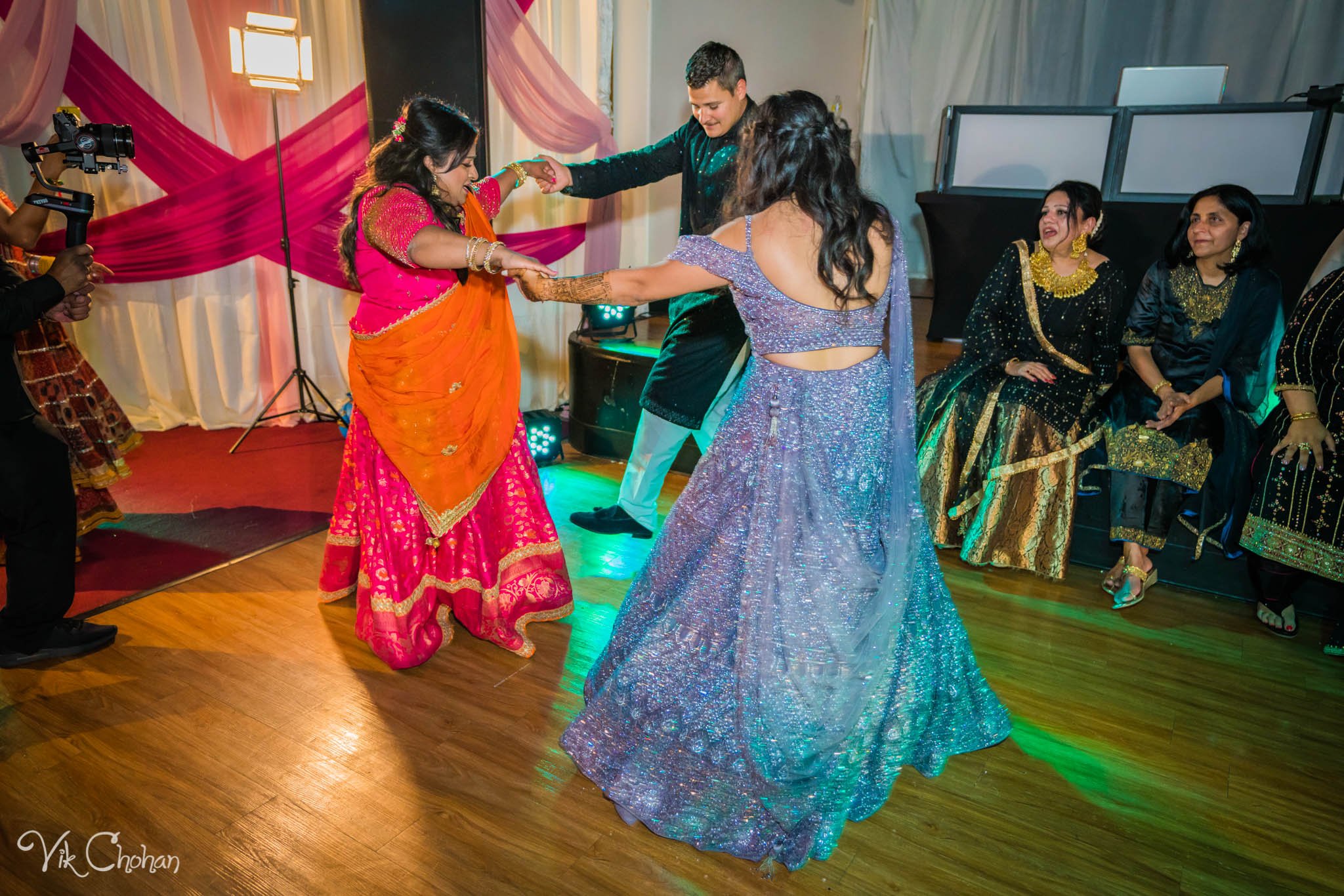 2022-06-07-Annie-&-Steven-Las-Vegas-Indian-Wedding-Sangeet-Night-Celebration-Photography-Vik-Chohan-Photography-Photo-Booth-Social-Media-VCP-216.jpg