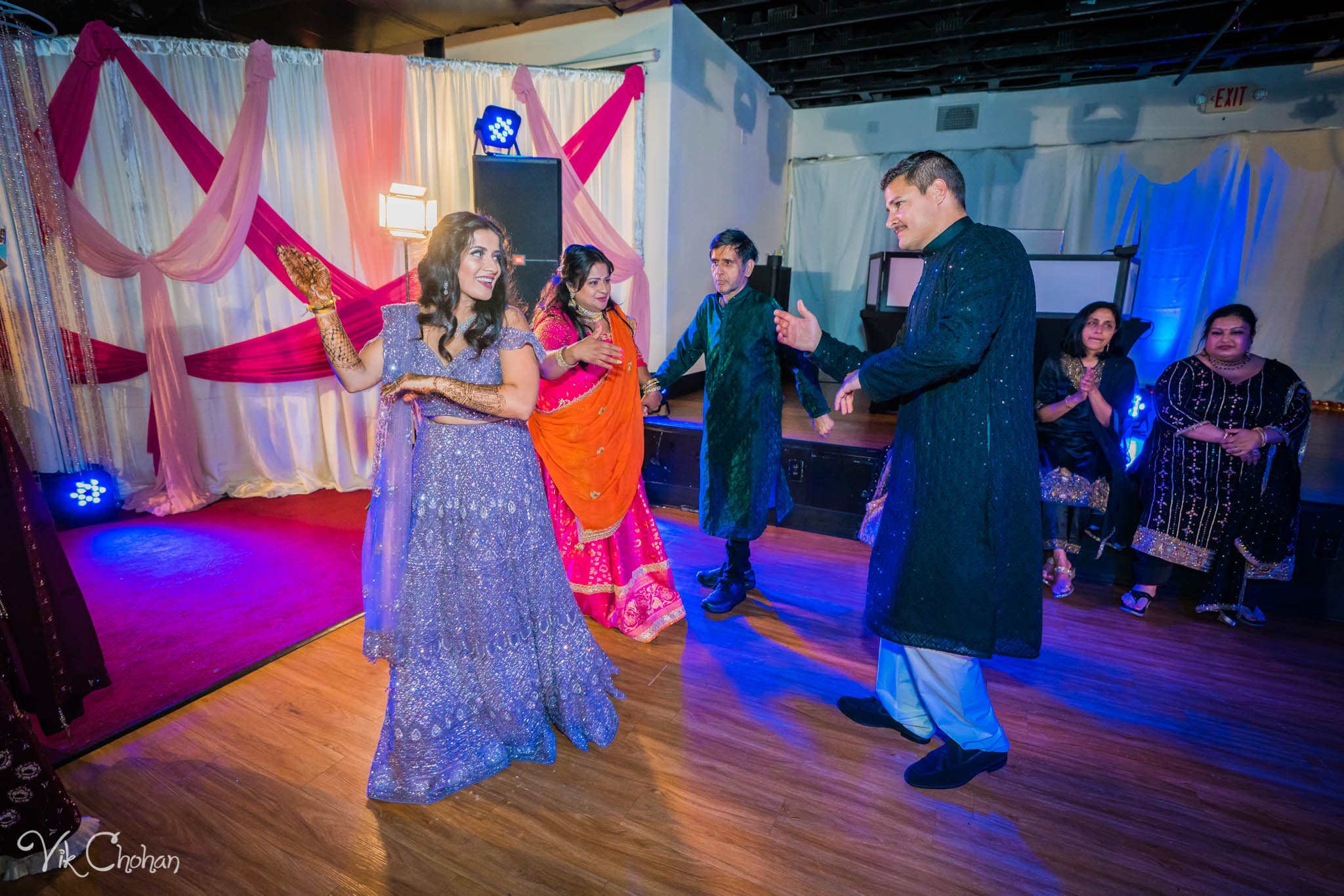 2022-06-07-Annie-&-Steven-Las-Vegas-Indian-Wedding-Sangeet-Night-Celebration-Photography-Vik-Chohan-Photography-Photo-Booth-Social-Media-VCP-223.jpg