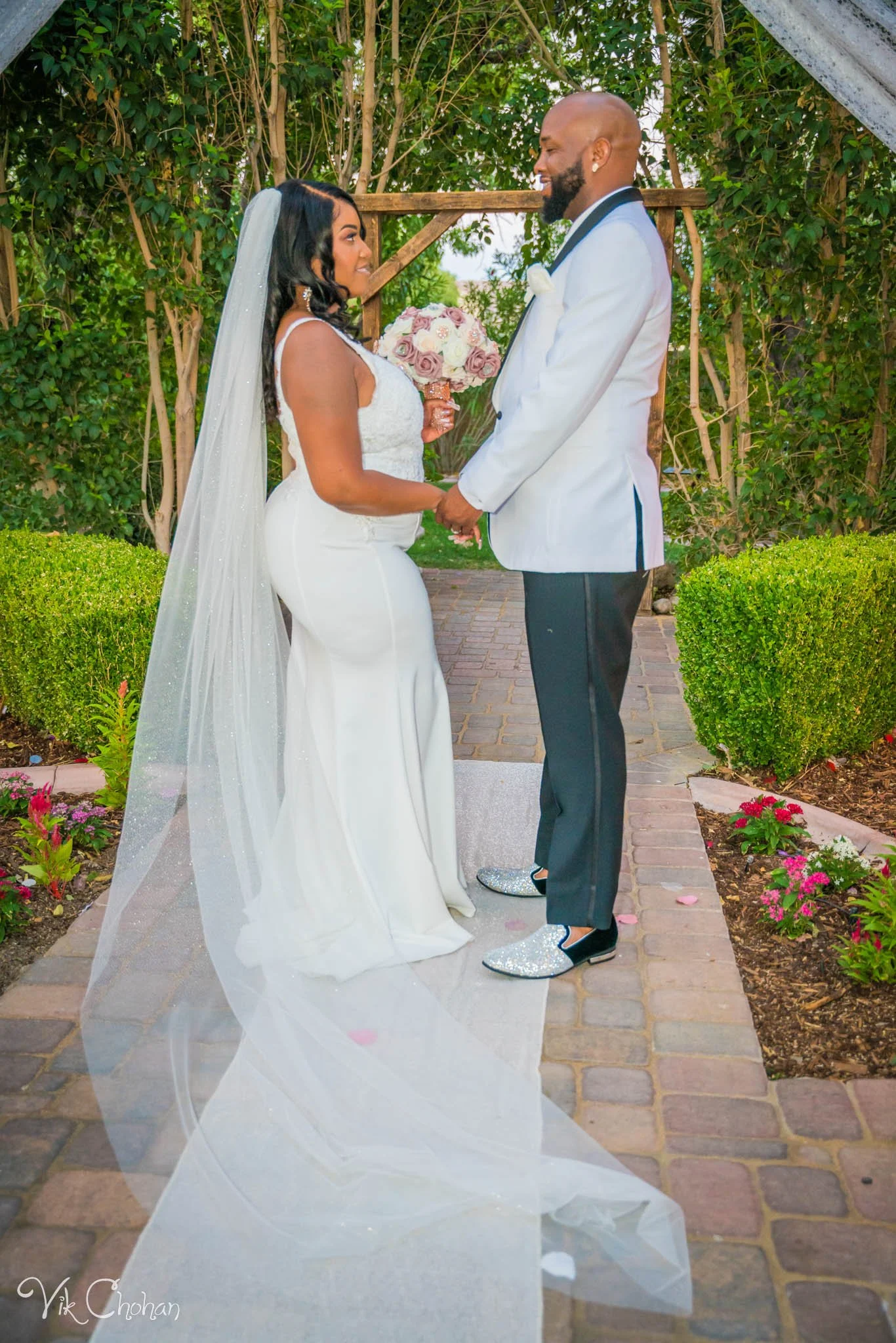 2022-07-02-Chasity-&-Phillip-Grove-Las-Vegas-Wedding-Photography-Vik-Chohan-Photography-Photo-Booth-171.jpg