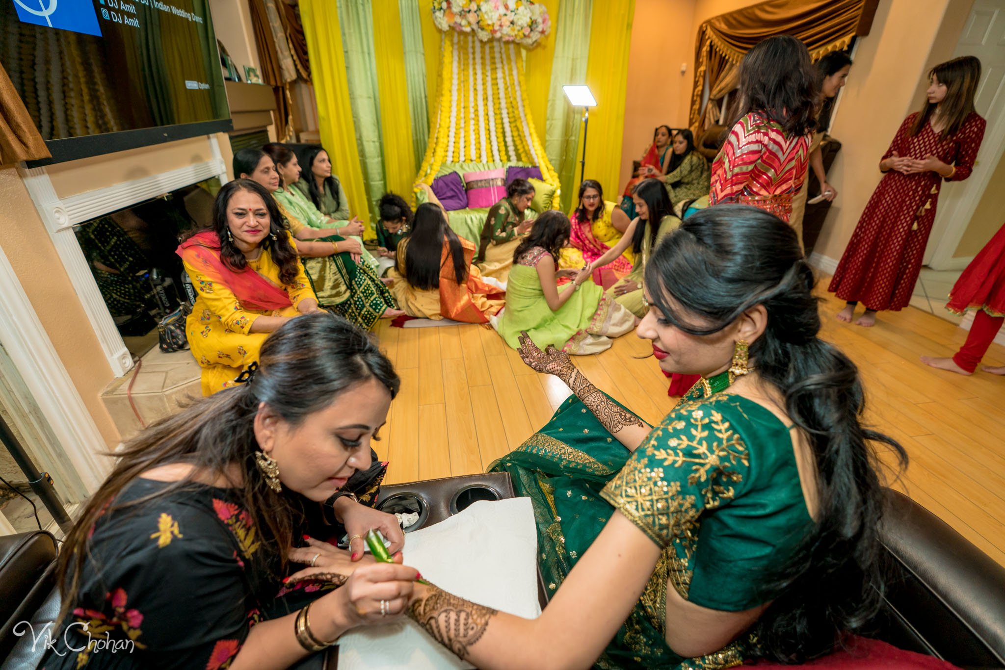 2022-02-03-Hely-&-Parth-Mendi-Indian-Wedding-Vik-Chohan-Photography-Photo-Booth-Social-Media-VCP-053.jpg