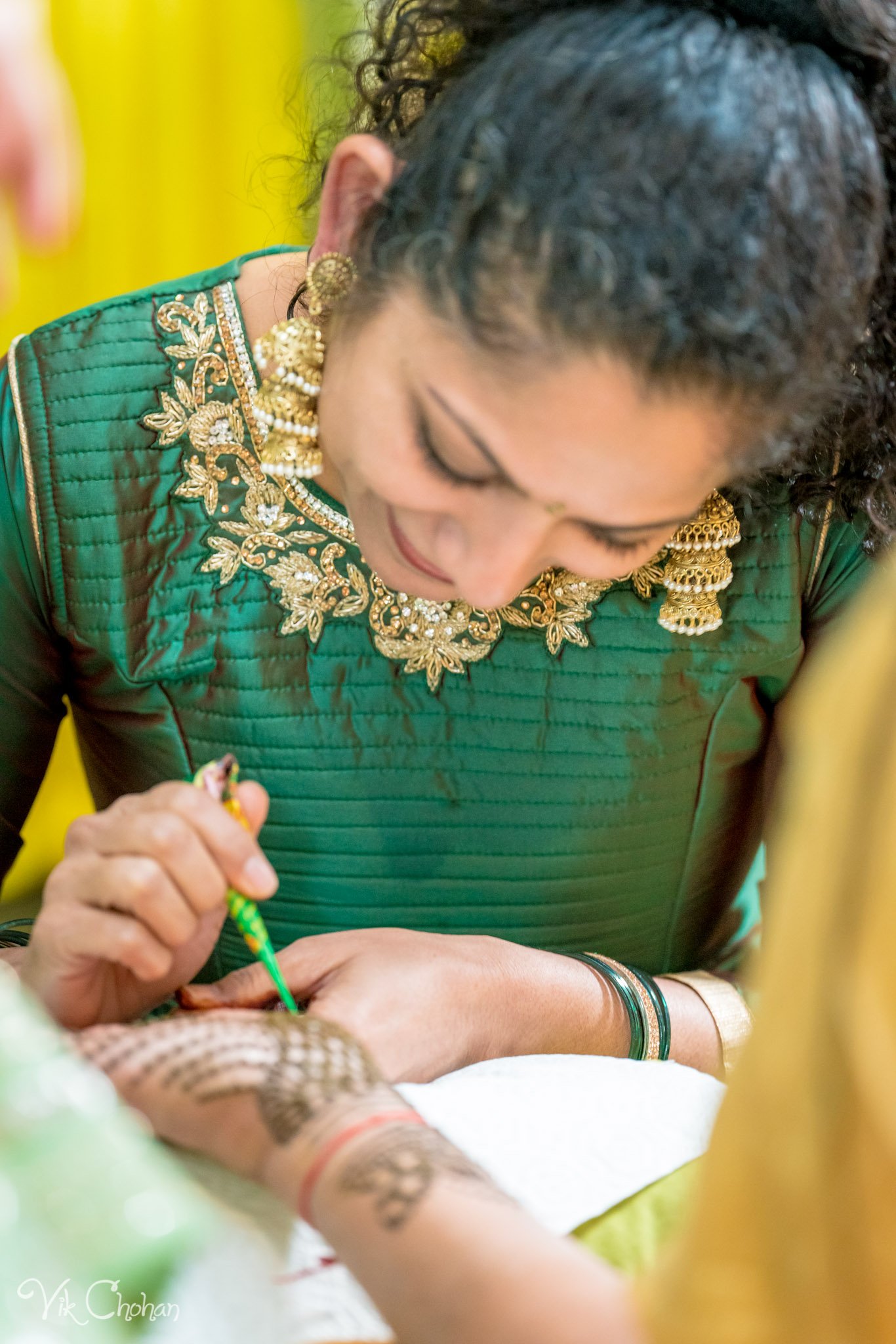 2022-02-03-Hely-&-Parth-Mendi-Indian-Wedding-Vik-Chohan-Photography-Photo-Booth-Social-Media-VCP-060.jpg