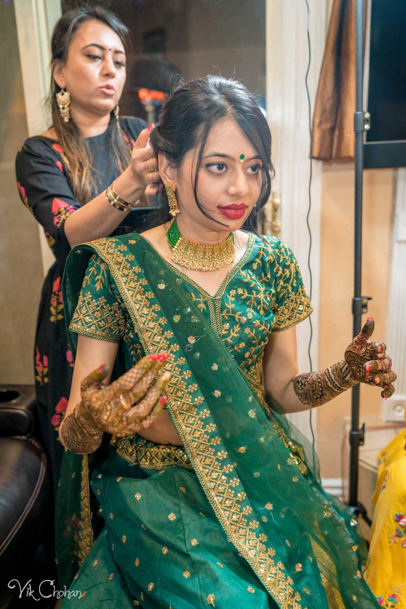 2022-02-03-Hely-&-Parth-Mendi-Indian-Wedding-Vik-Chohan-Photography-Photo-Booth-Social-Media-VCP-090.jpg