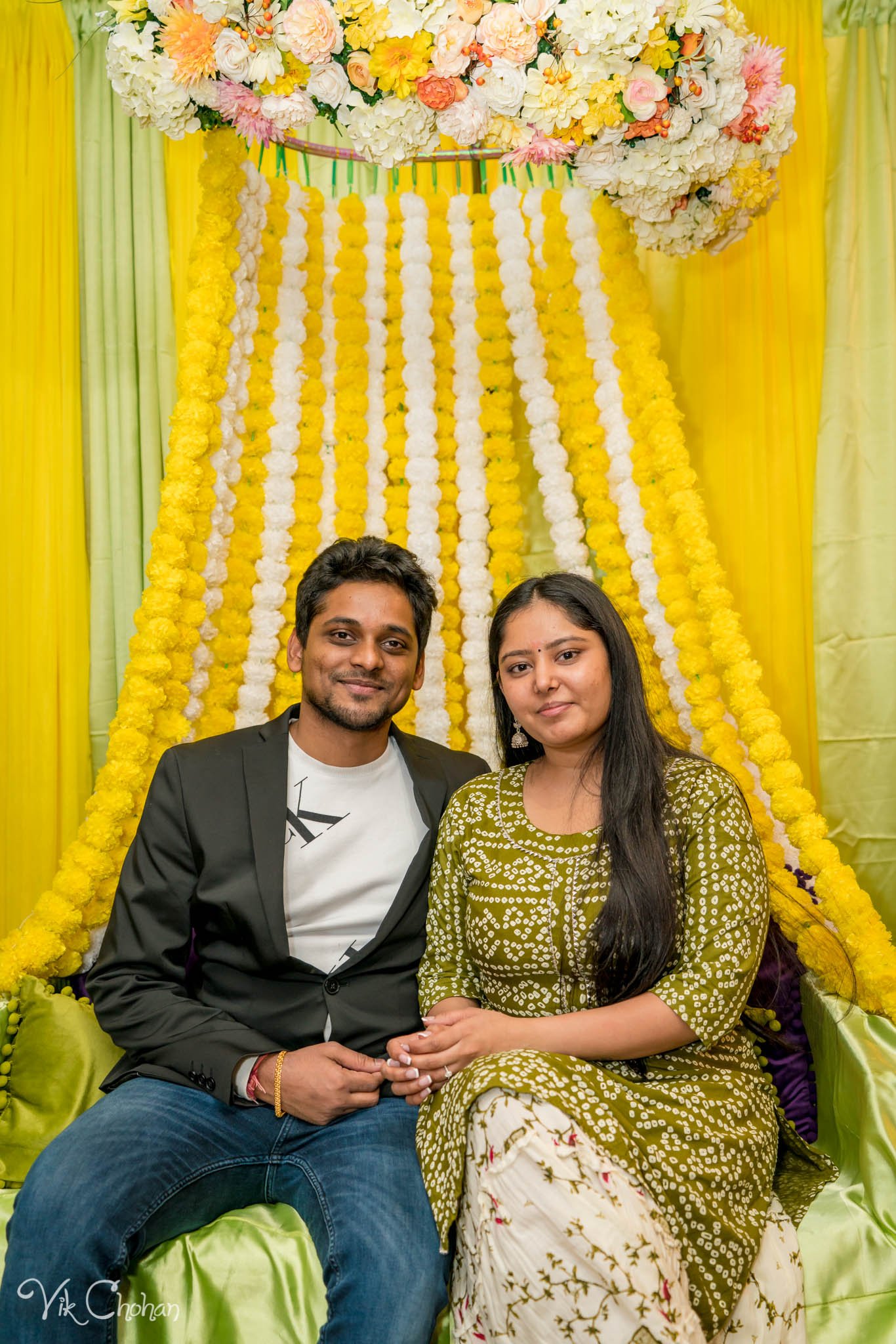 2022-02-03-Hely-&-Parth-Mendi-Indian-Wedding-Vik-Chohan-Photography-Photo-Booth-Social-Media-VCP-195.jpg