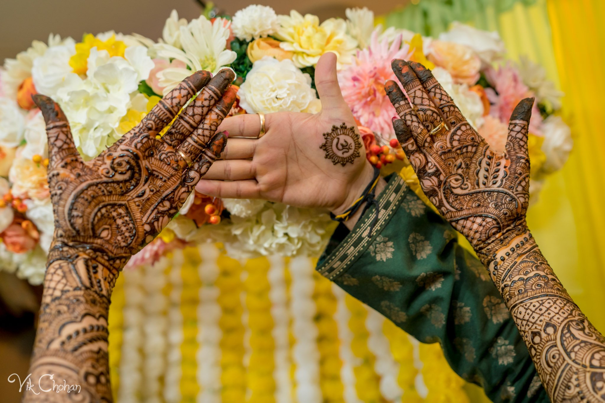 2022-02-03-Hely-&-Parth-Mendi-Indian-Wedding-Vik-Chohan-Photography-Photo-Booth-Social-Media-VCP-242.jpg