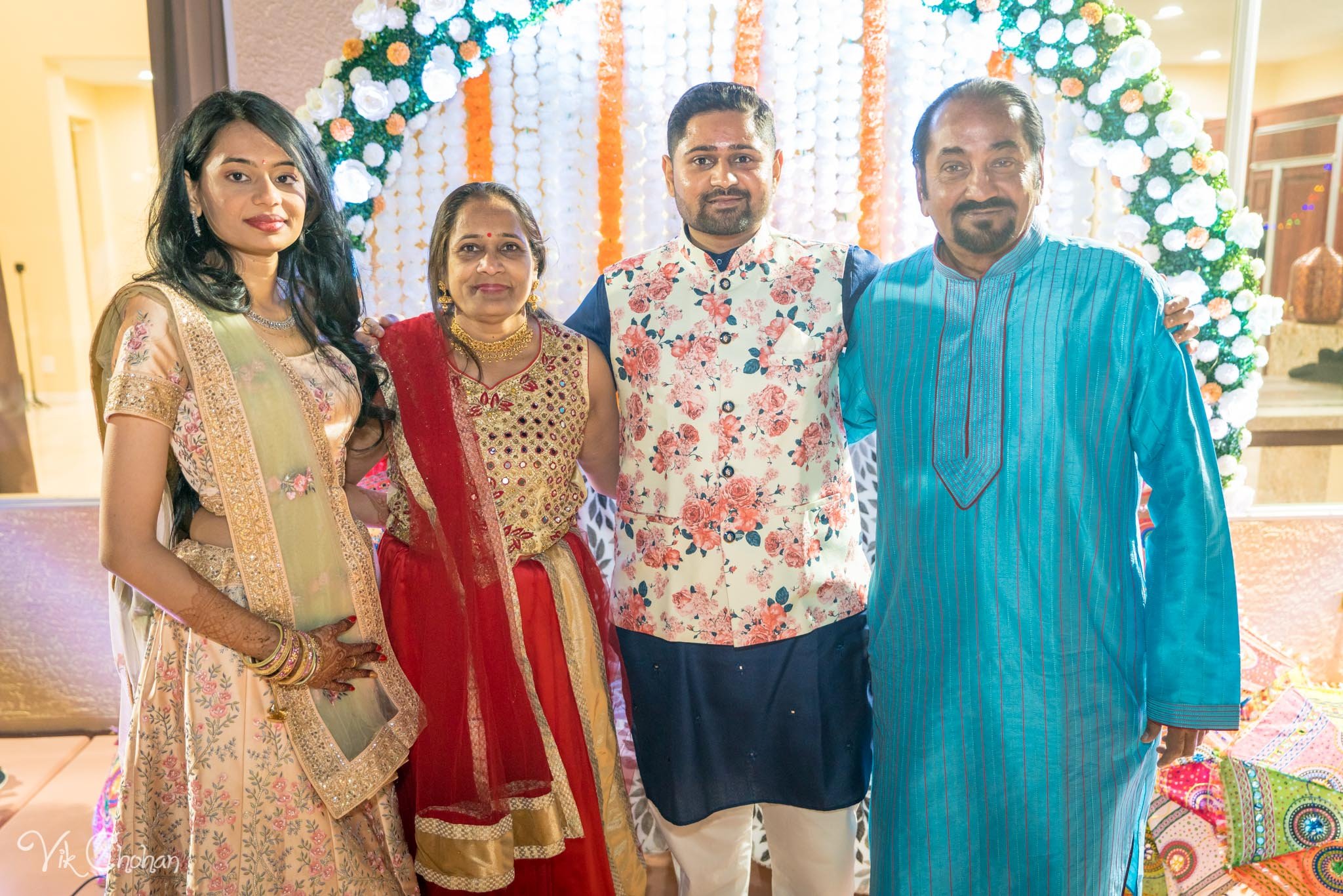 2022-02-04-Hely-&-Parth-Garba-Night-Indian-Wedding-Vik-Chohan-Photography-Photo-Booth-Social-Media-VCP-073.jpg