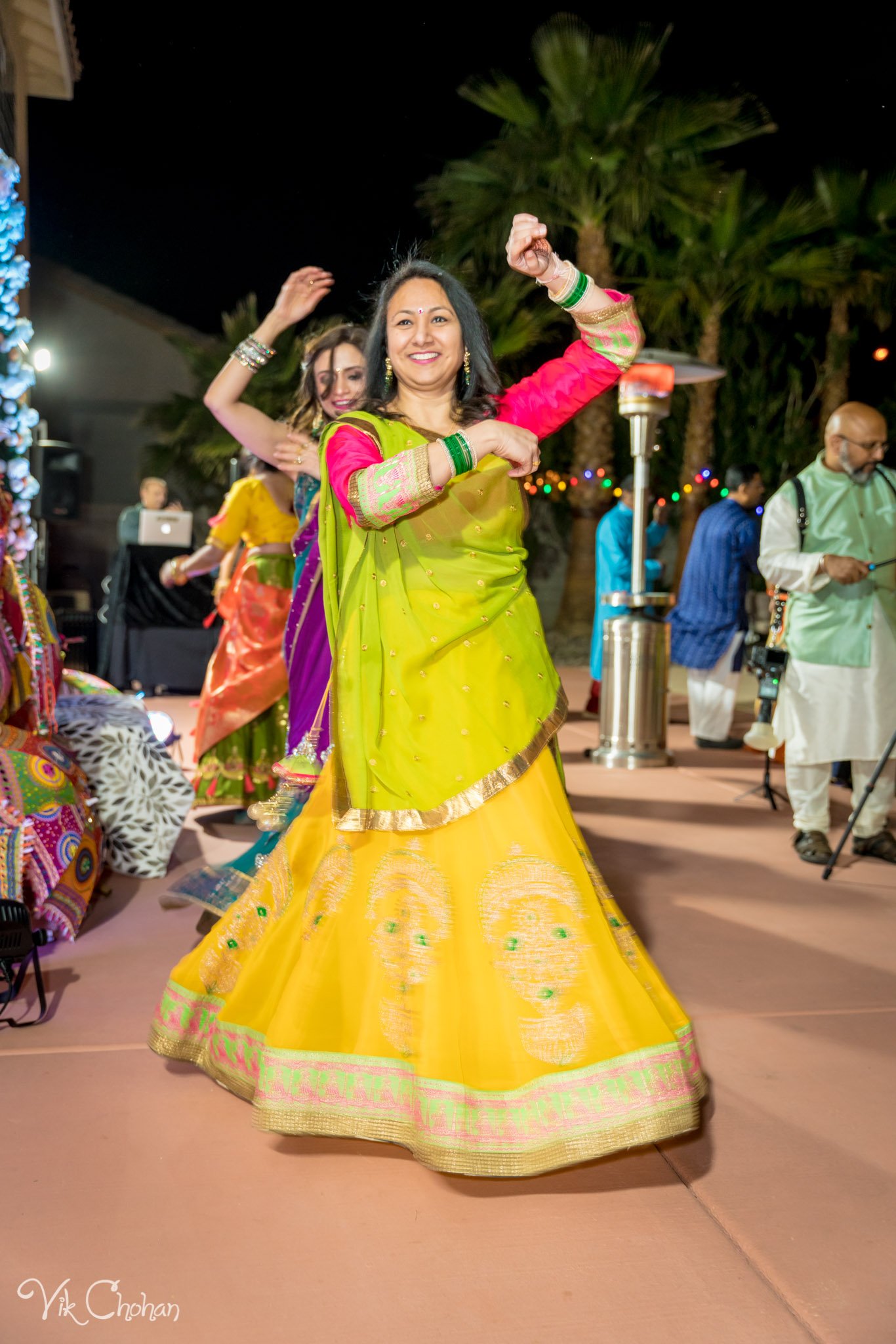 2022-02-04-Hely-&-Parth-Garba-Night-Indian-Wedding-Vik-Chohan-Photography-Photo-Booth-Social-Media-VCP-080.jpg