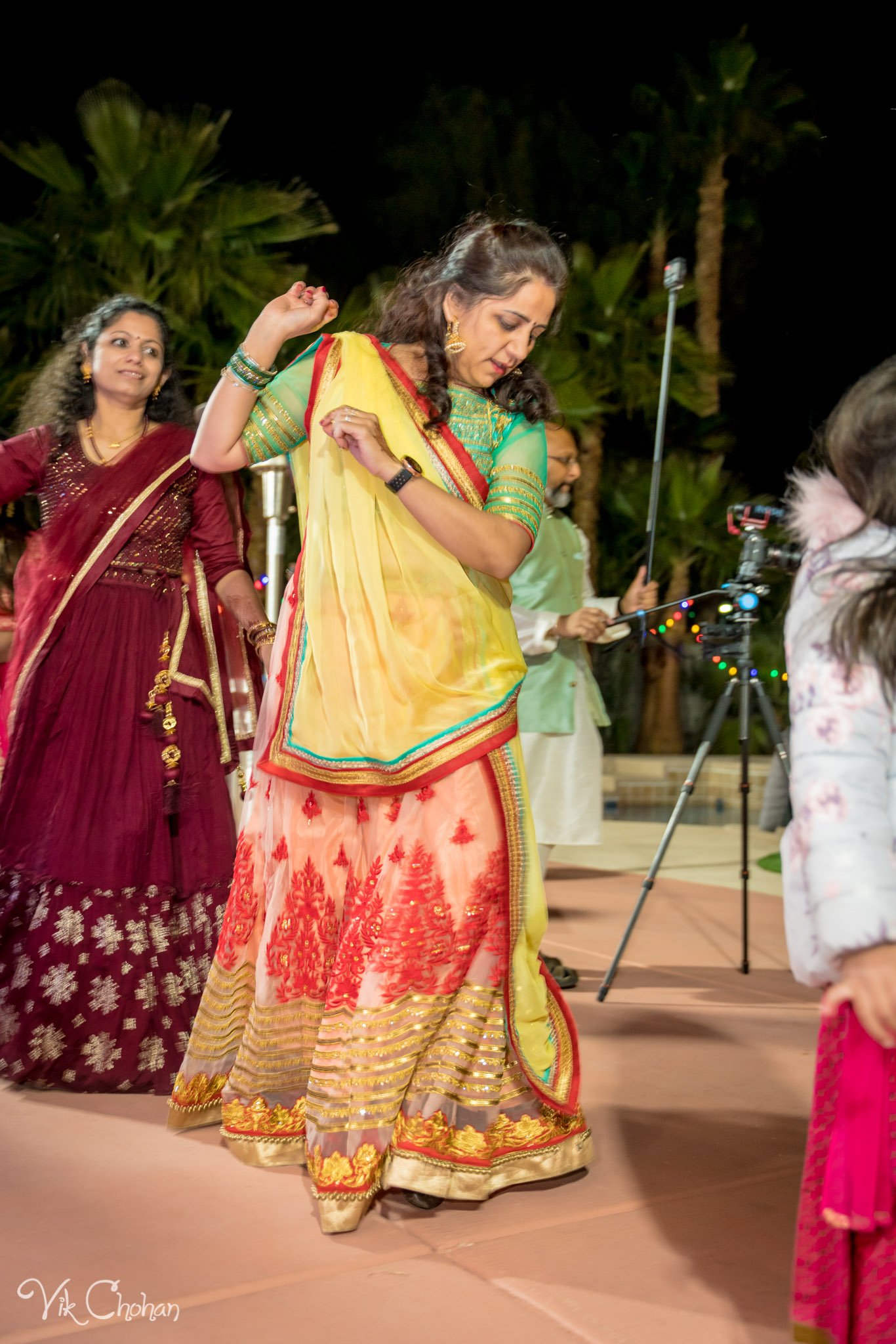 2022-02-04-Hely-&-Parth-Garba-Night-Indian-Wedding-Vik-Chohan-Photography-Photo-Booth-Social-Media-VCP-086.jpg