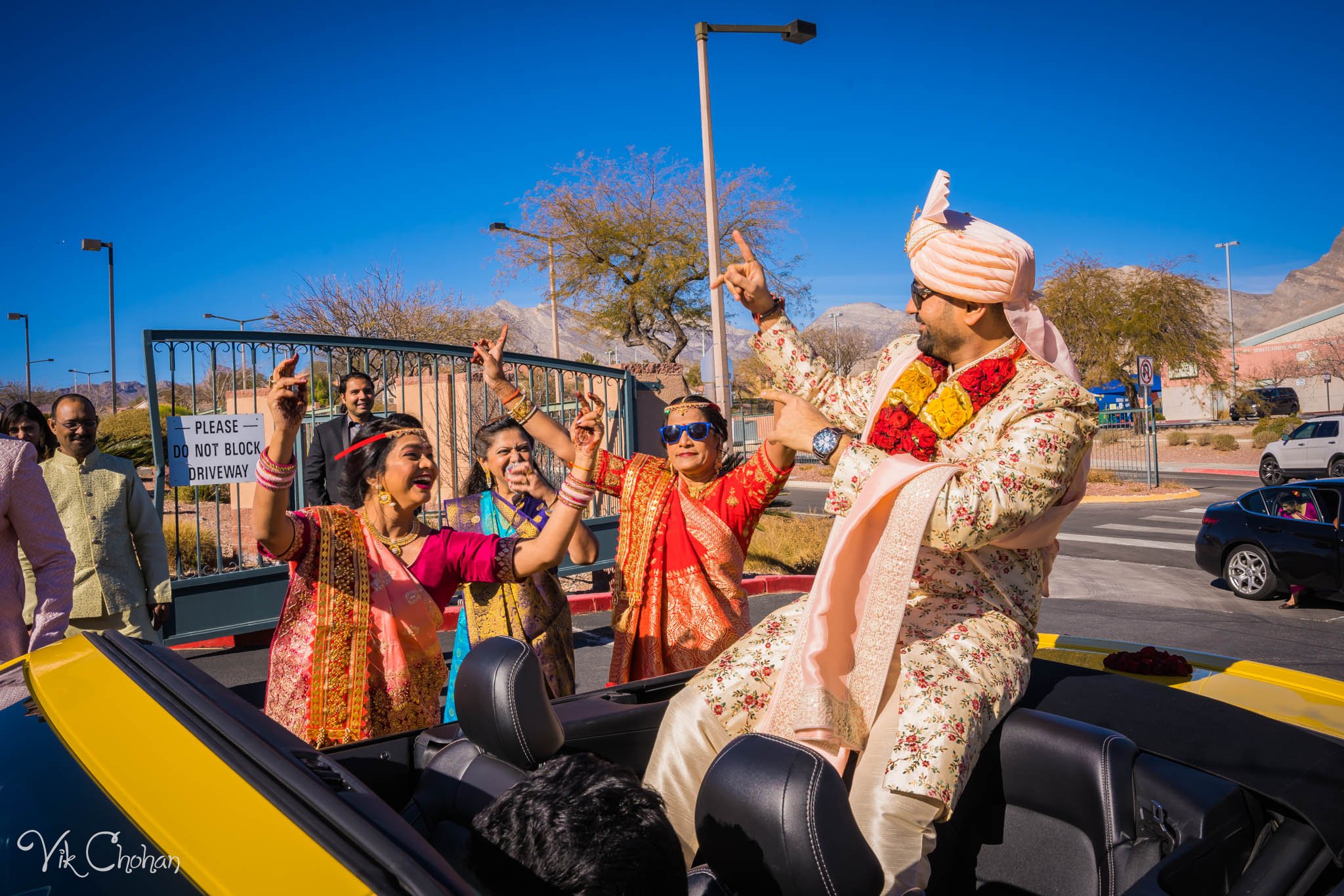 2022-02-05-Hely-&-Parth-Las-Vegas-Indian-Wedding-Photography-Vik-Chohan-Photography-Photo-Booth-Social-Media-VCP-077.jpg