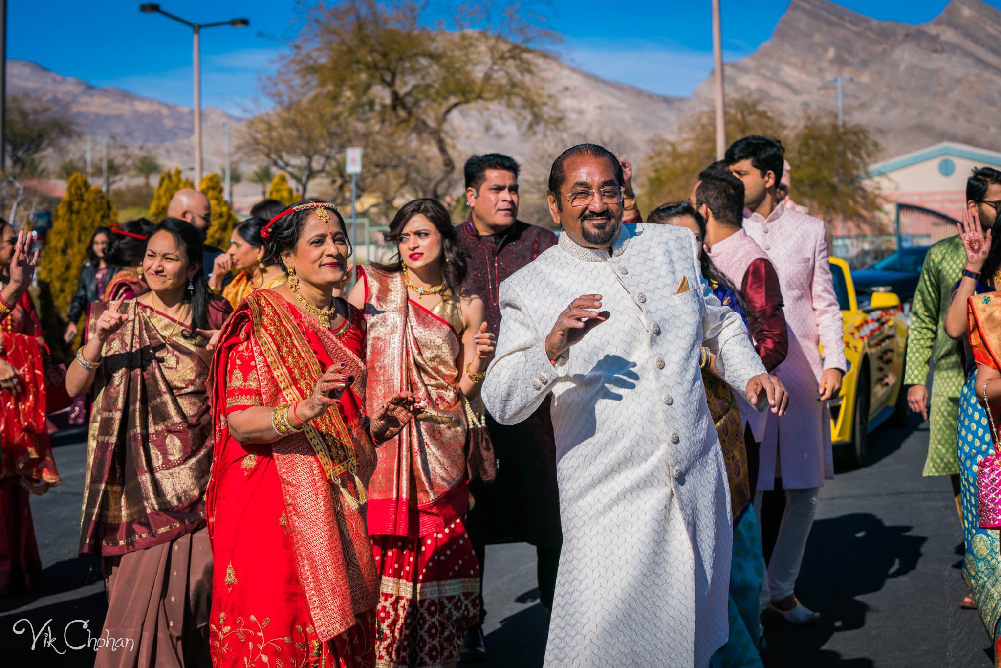 2022-02-05-Hely-&-Parth-Las-Vegas-Indian-Wedding-Photography-Vik-Chohan-Photography-Photo-Booth-Social-Media-VCP-109.jpg