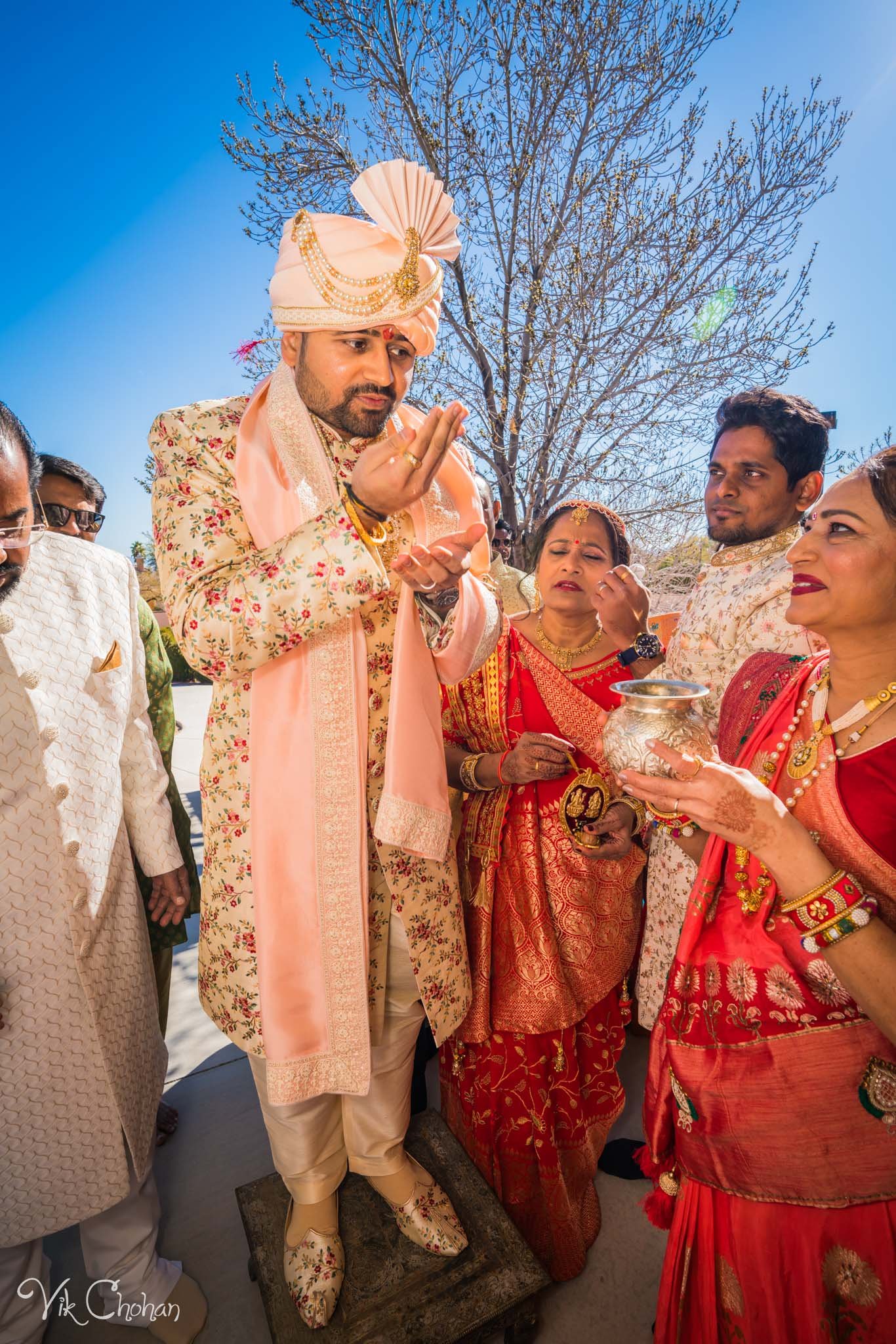 2022-02-05-Hely-&-Parth-Las-Vegas-Indian-Wedding-Photography-Vik-Chohan-Photography-Photo-Booth-Social-Media-VCP-126.jpg