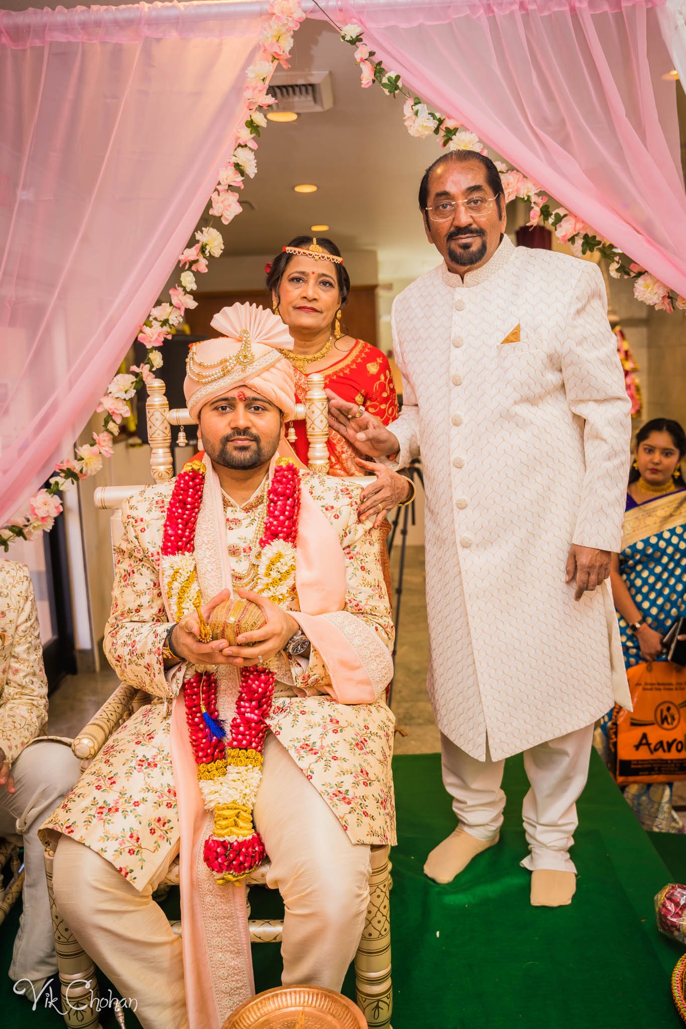 2022-02-05-Hely-&-Parth-Las-Vegas-Indian-Wedding-Photography-Vik-Chohan-Photography-Photo-Booth-Social-Media-VCP-153.jpg