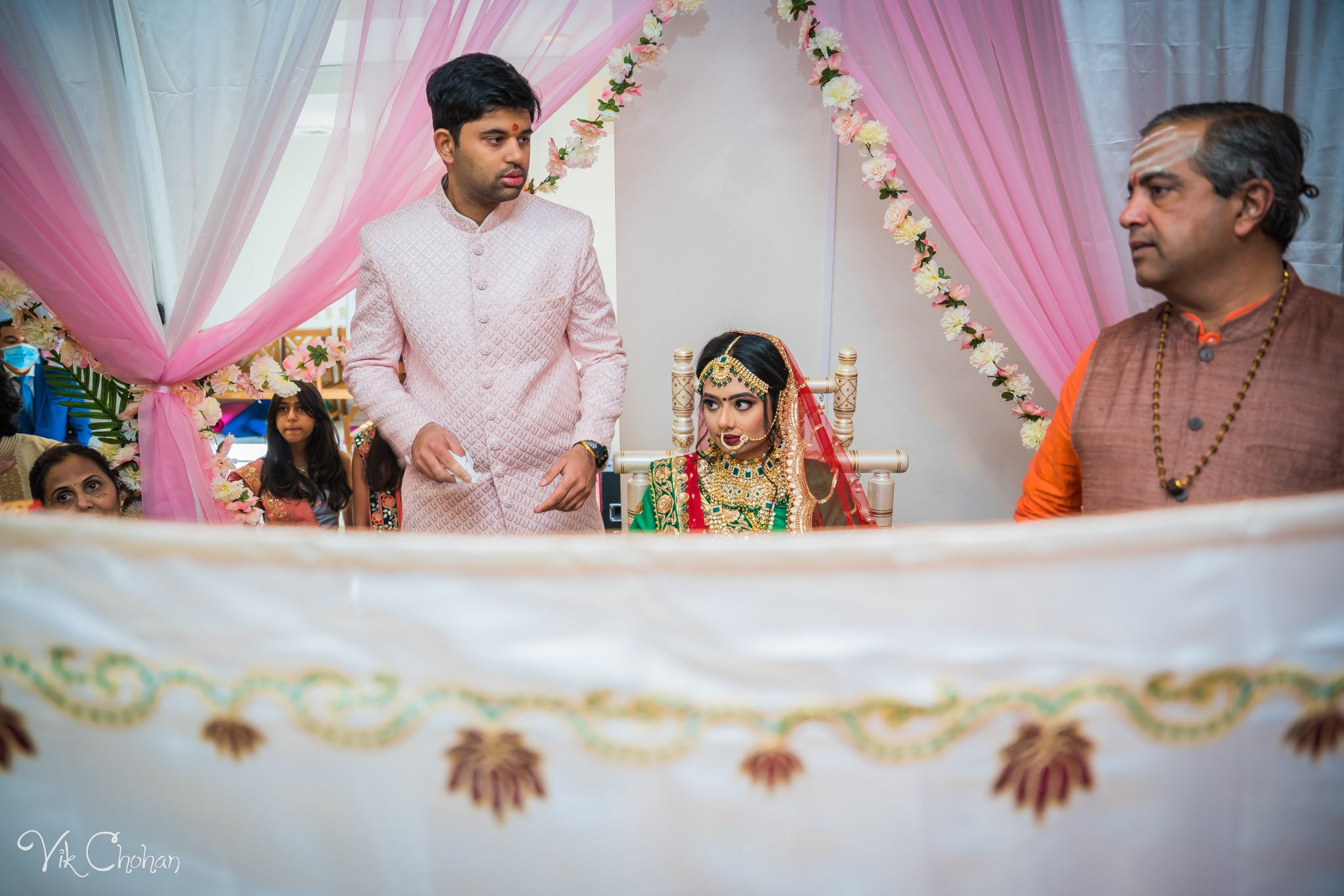 2022-02-05-Hely-&-Parth-Las-Vegas-Indian-Wedding-Photography-Vik-Chohan-Photography-Photo-Booth-Social-Media-VCP-204.jpg