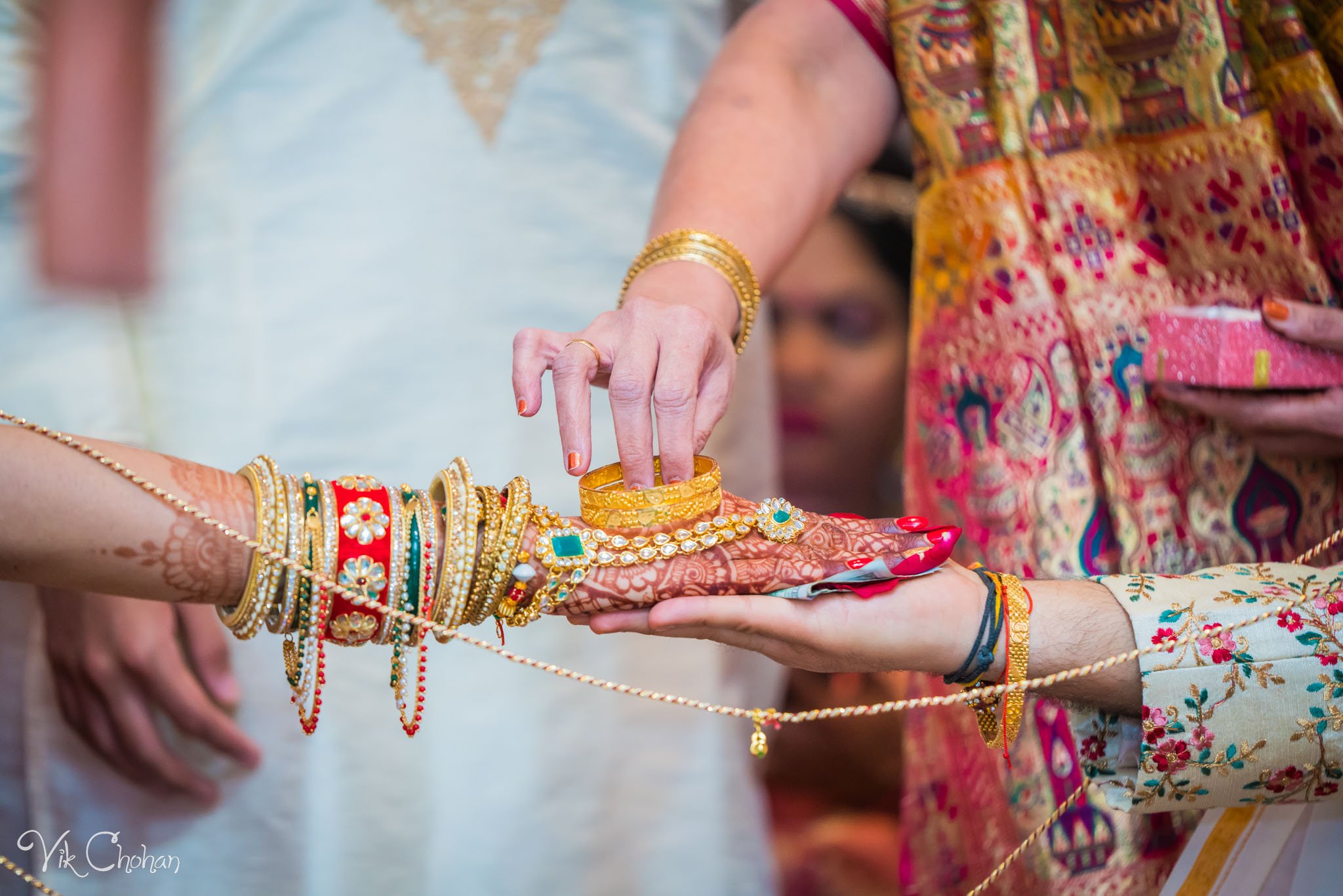 2022-02-05-Hely-&-Parth-Las-Vegas-Indian-Wedding-Photography-Vik-Chohan-Photography-Photo-Booth-Social-Media-VCP-243.jpg