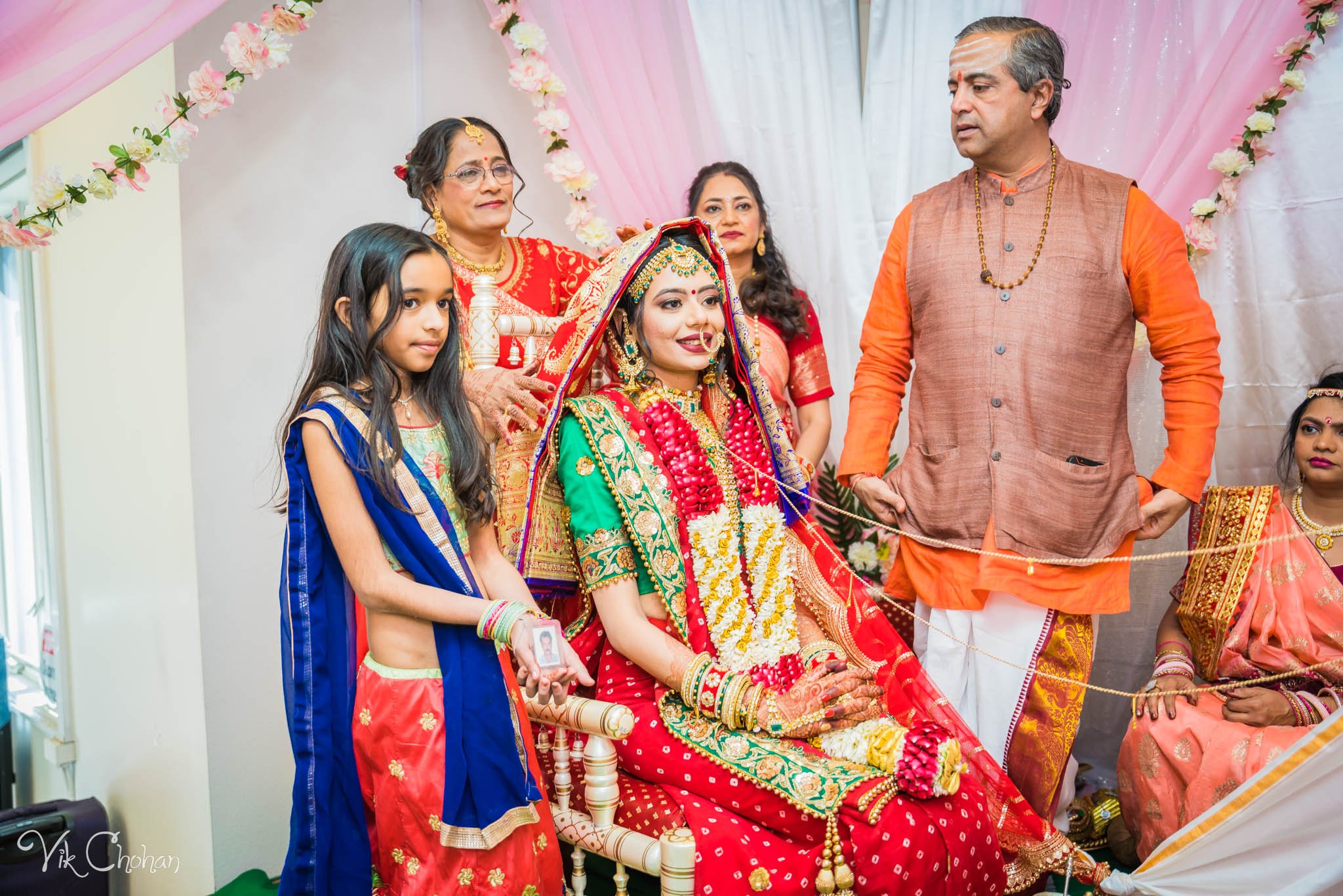 2022-02-05-Hely-&-Parth-Las-Vegas-Indian-Wedding-Photography-Vik-Chohan-Photography-Photo-Booth-Social-Media-VCP-246.jpg