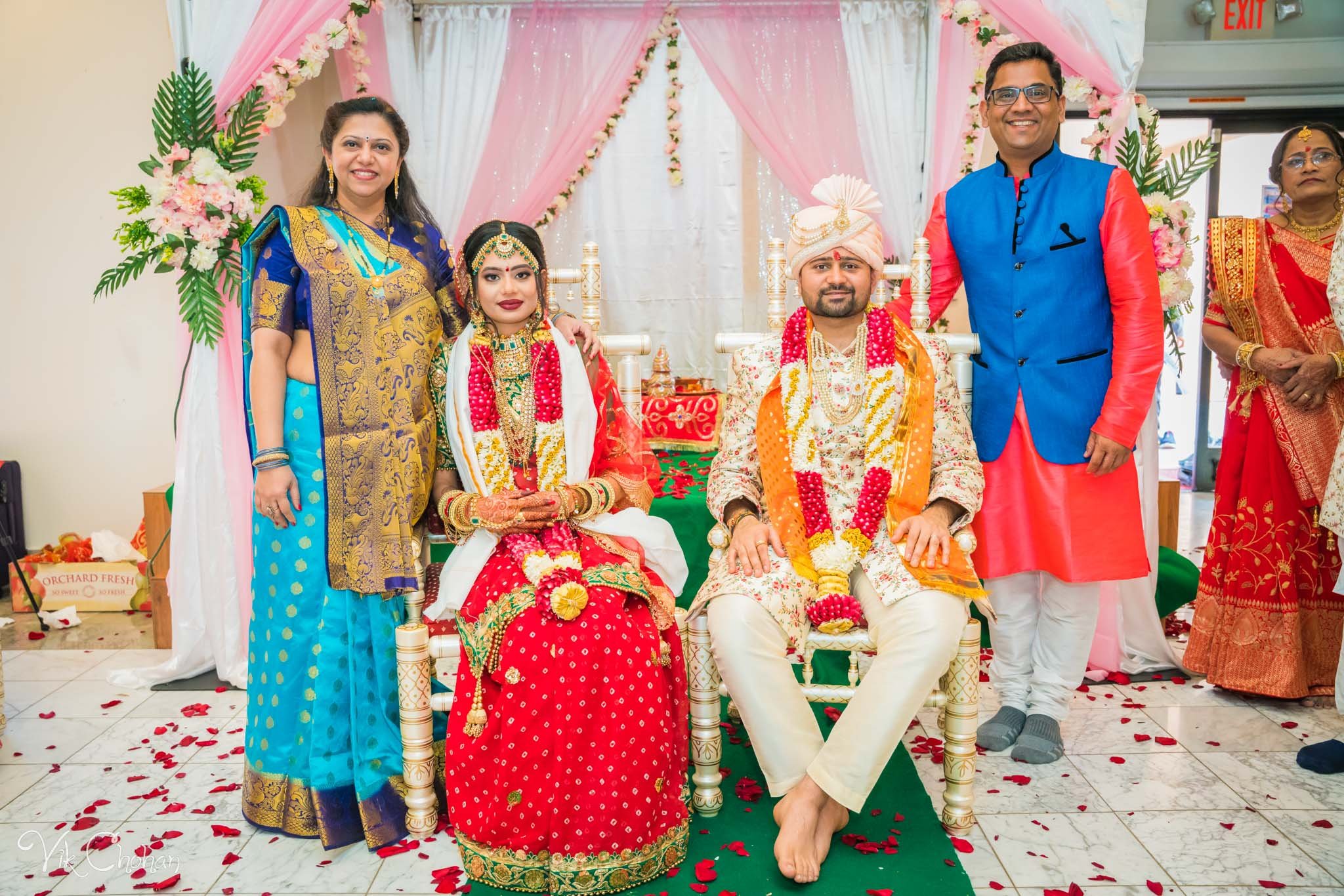 2022-02-05-Hely-&-Parth-Las-Vegas-Indian-Wedding-Photography-Vik-Chohan-Photography-Photo-Booth-Social-Media-VCP-327.jpg