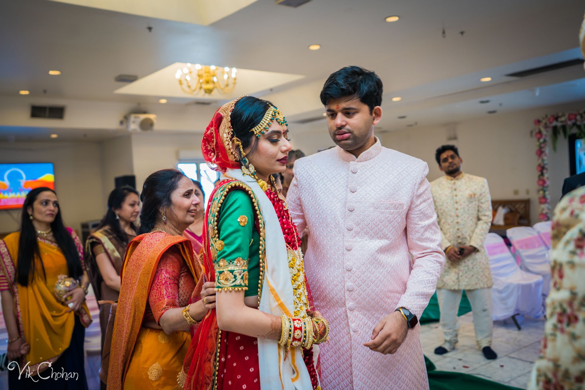 2022-02-05-Hely-&-Parth-Las-Vegas-Indian-Wedding-Photography-Vik-Chohan-Photography-Photo-Booth-Social-Media-VCP-363.jpg